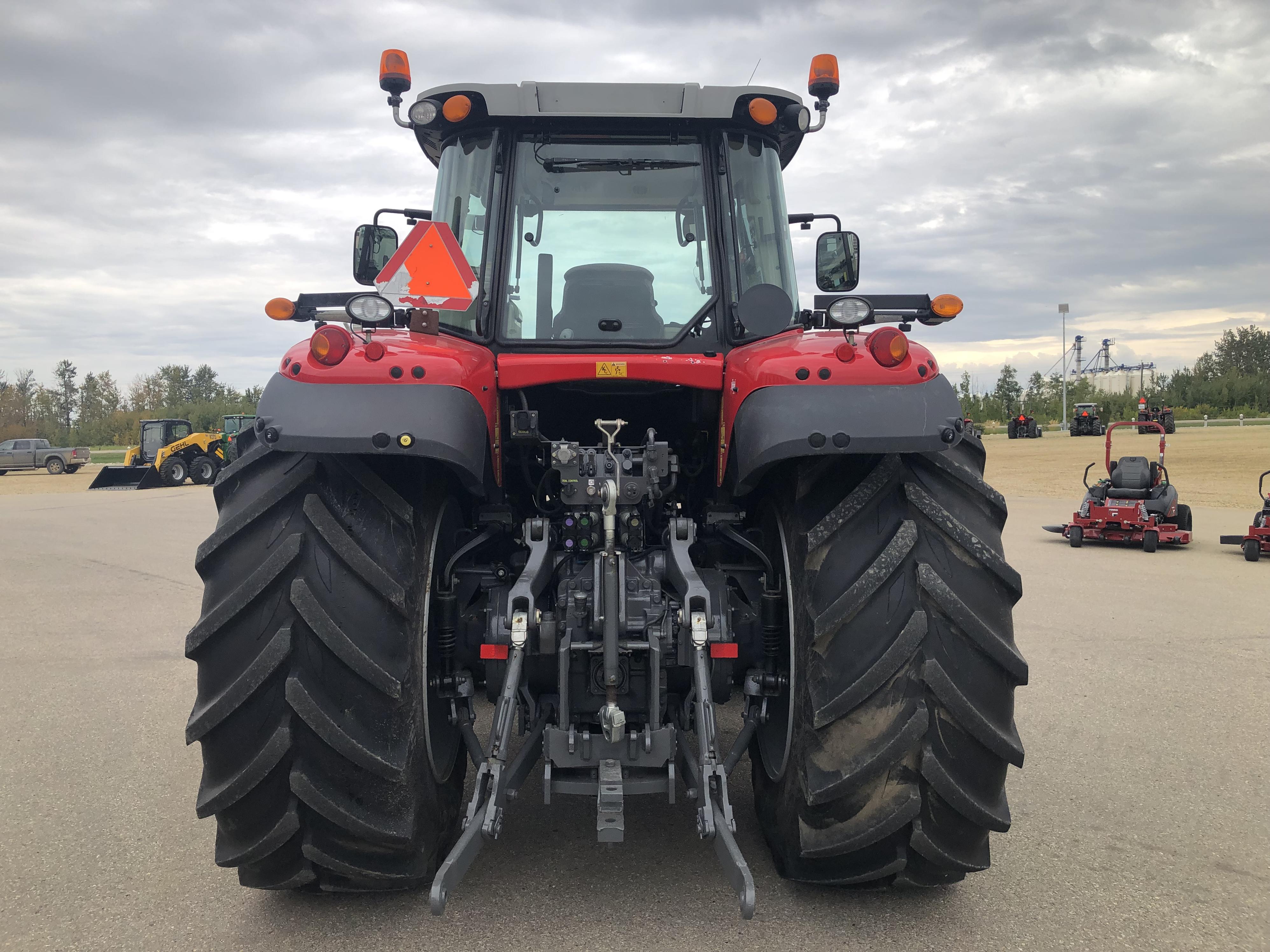 2013 Massey Ferguson 7620 Deluxe Tractor