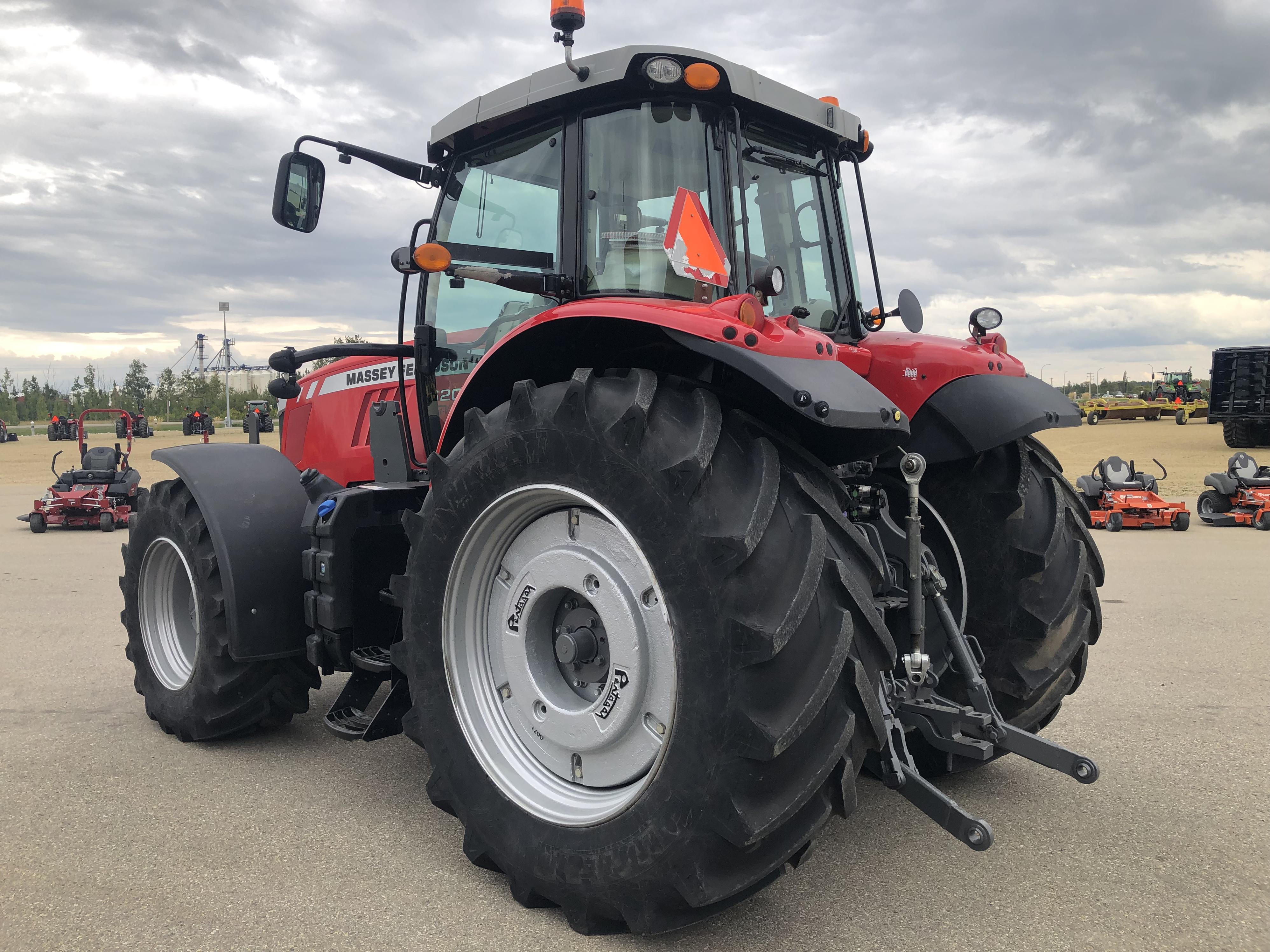 2013 Massey Ferguson 7620 Deluxe Tractor