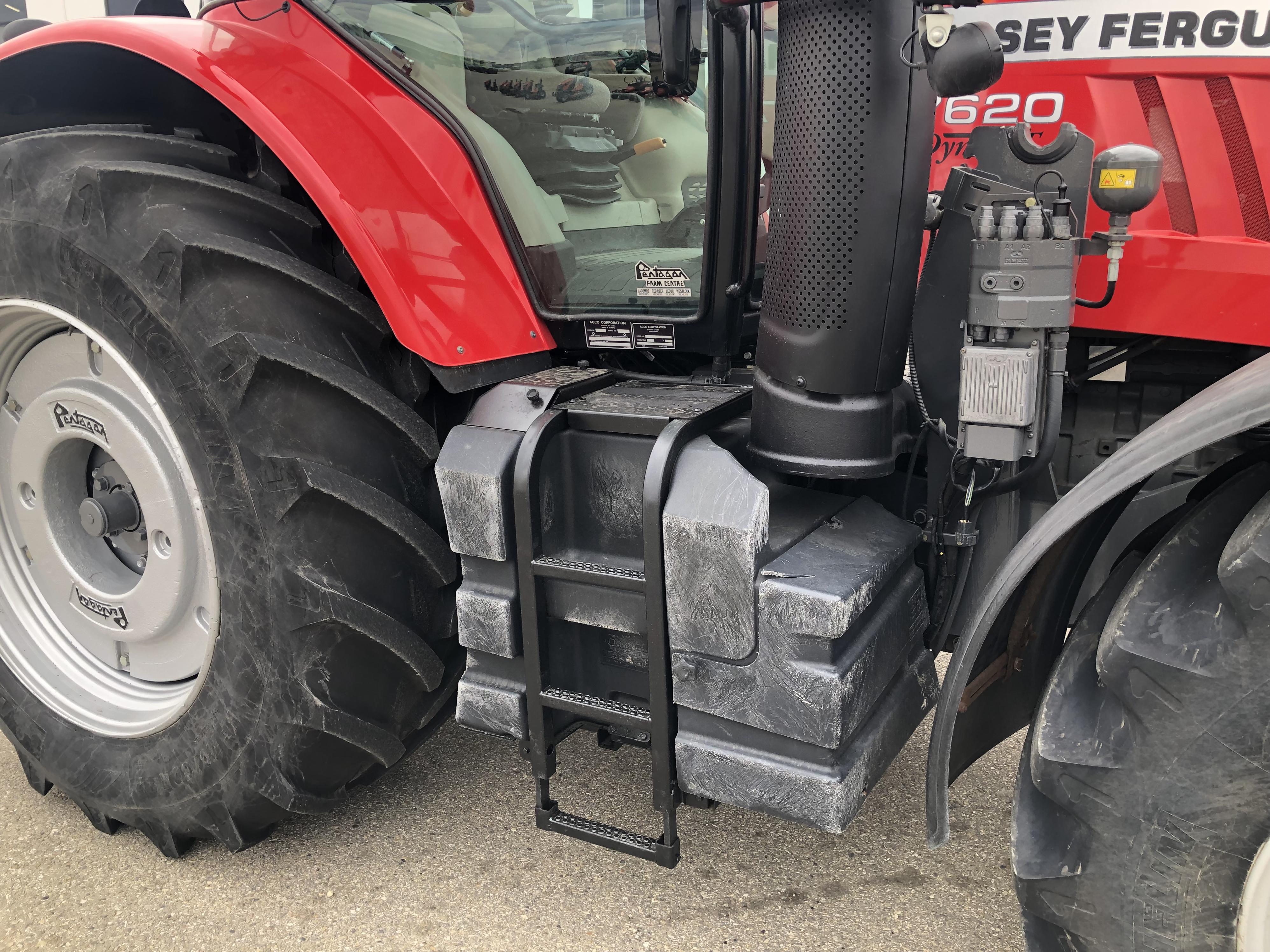 2013 Massey Ferguson 7620 Deluxe Tractor