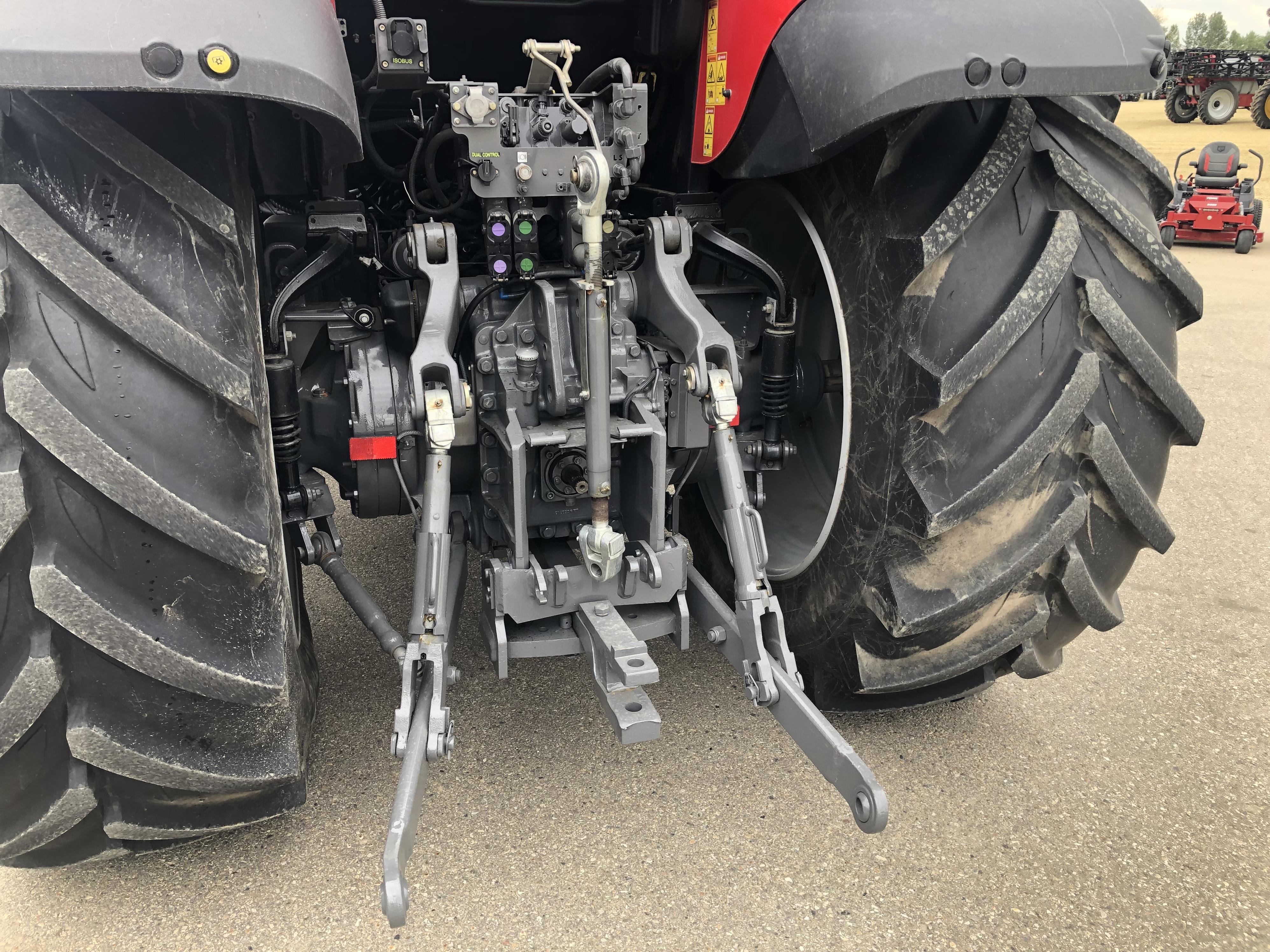 2013 Massey Ferguson 7620 Deluxe Tractor