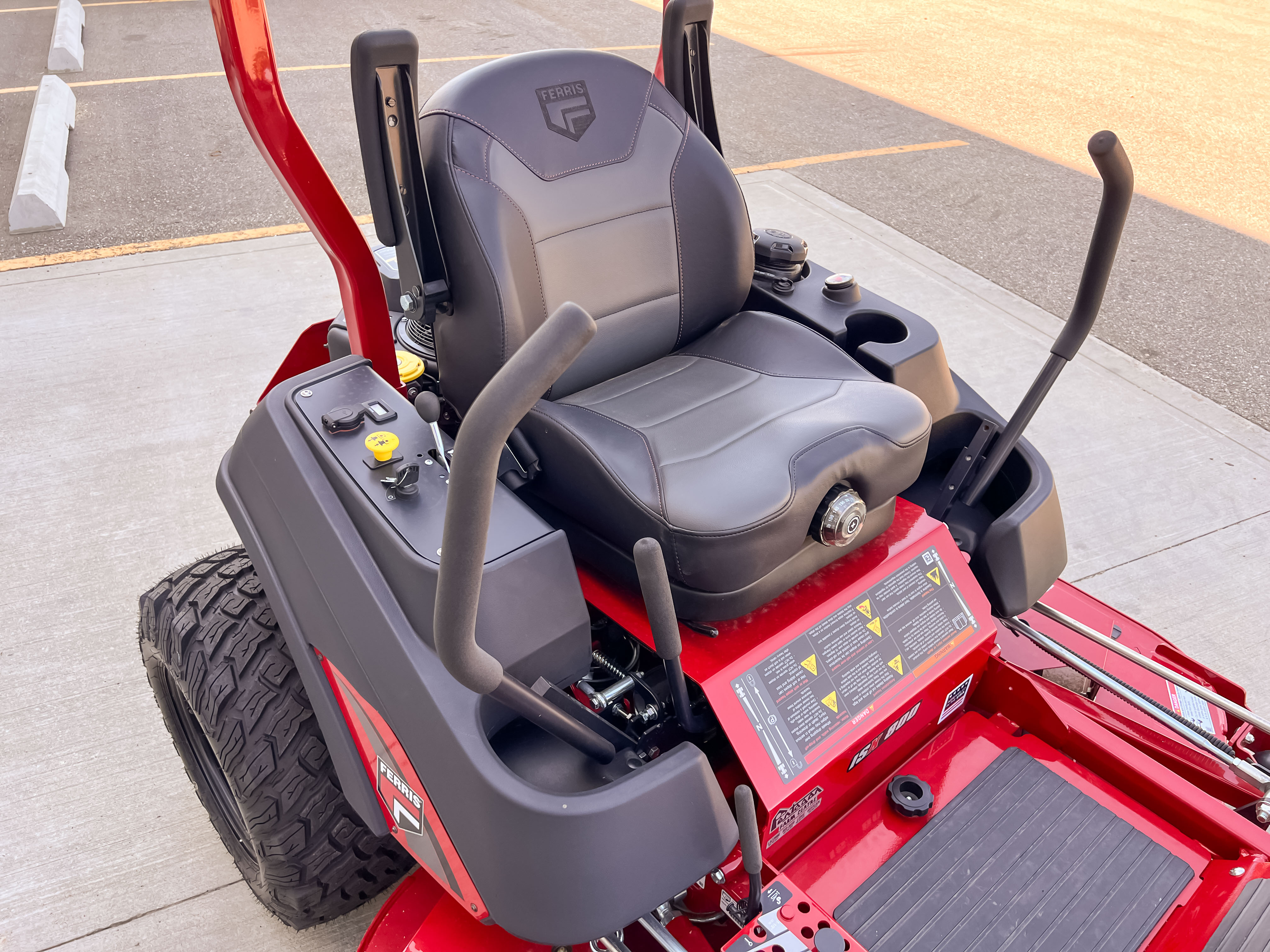 2024 Ferris ISX800 27 Mower/Zero Turn