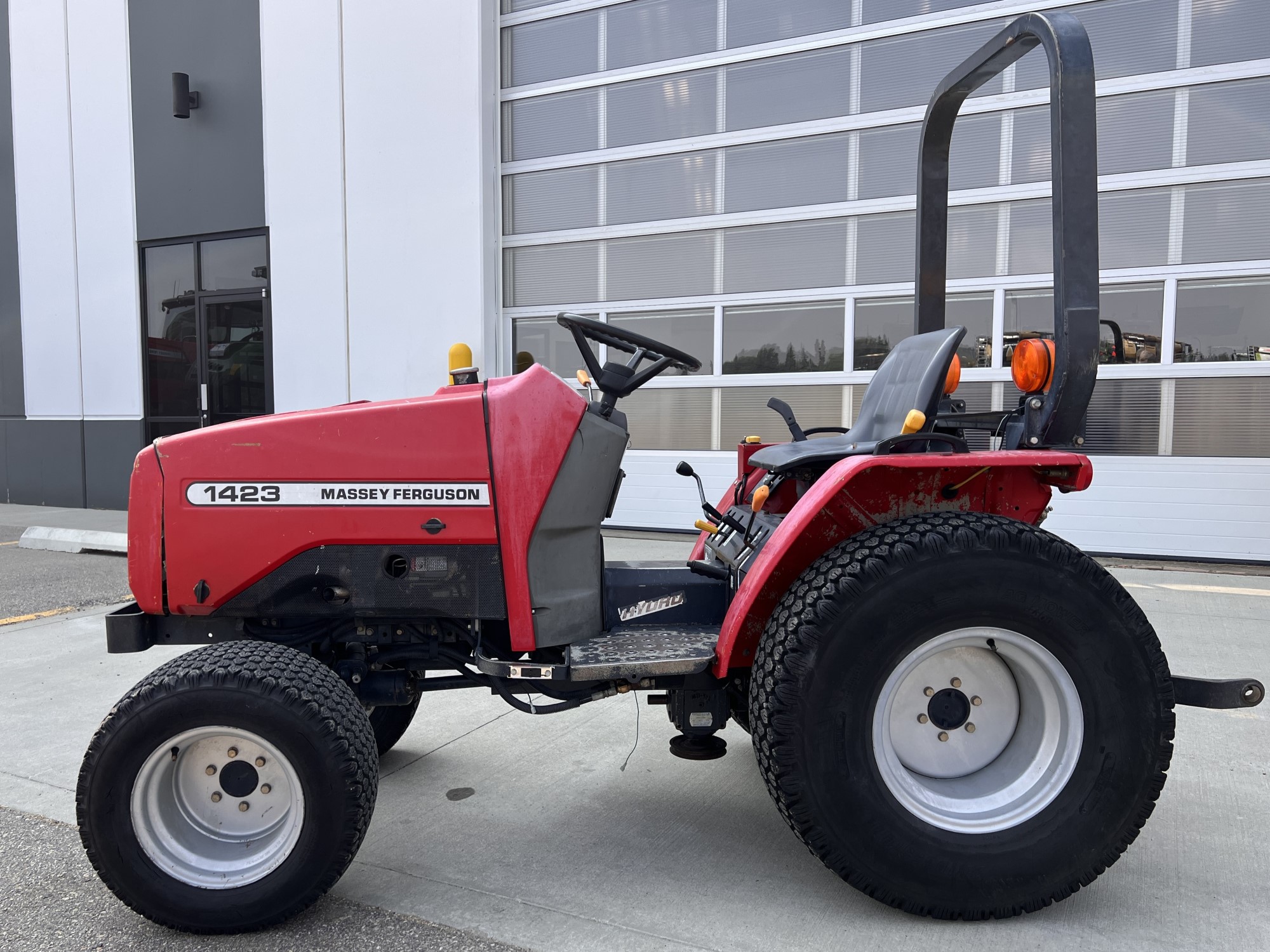 2003 Massey Ferguson 1423 Tractor