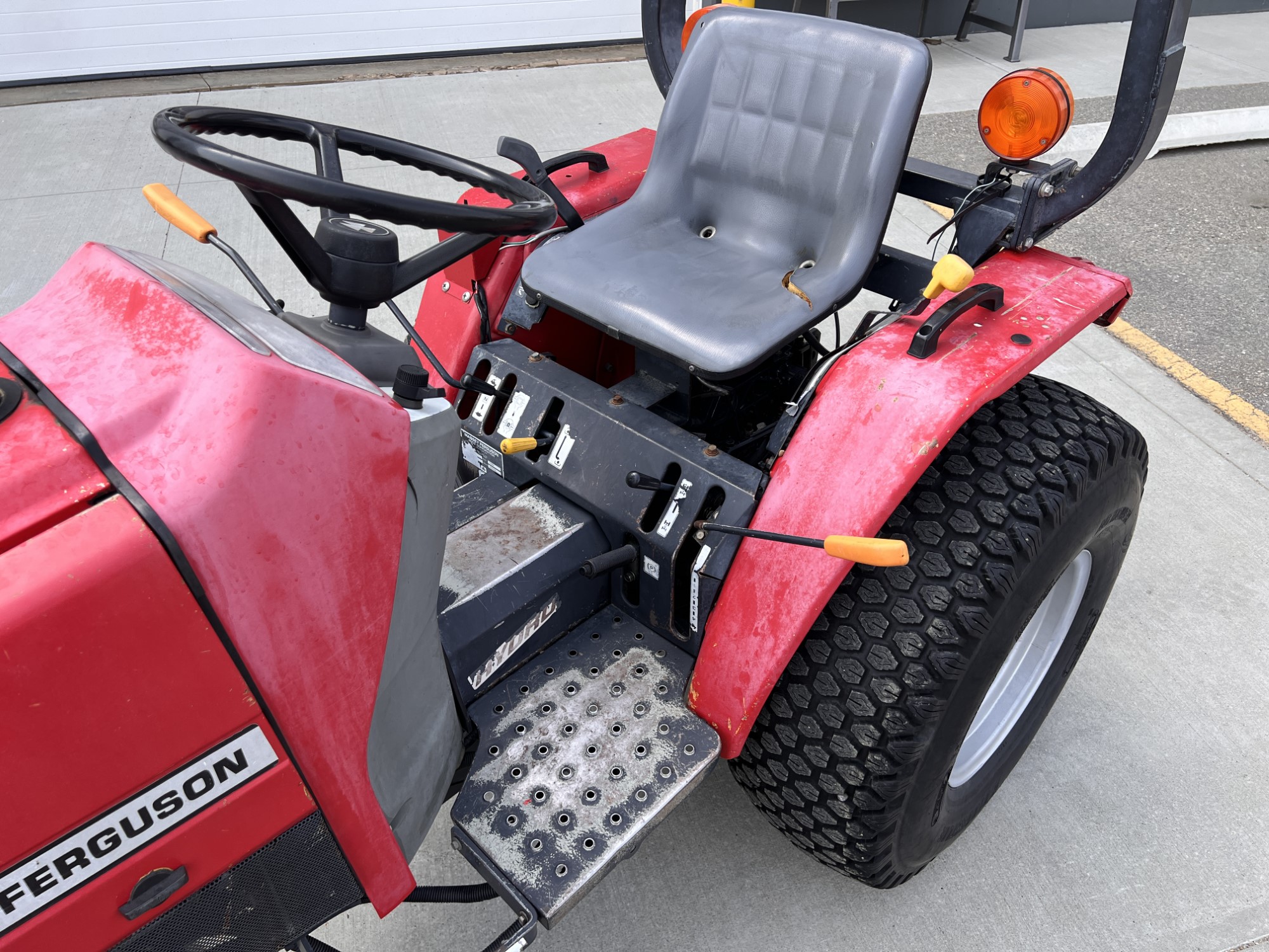 2003 Massey Ferguson 1423 Tractor