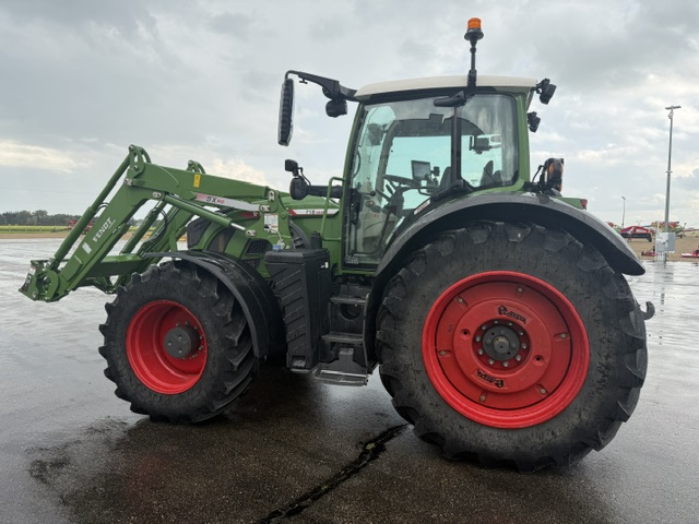 2021 Fendt 718 Gen6 Tractor