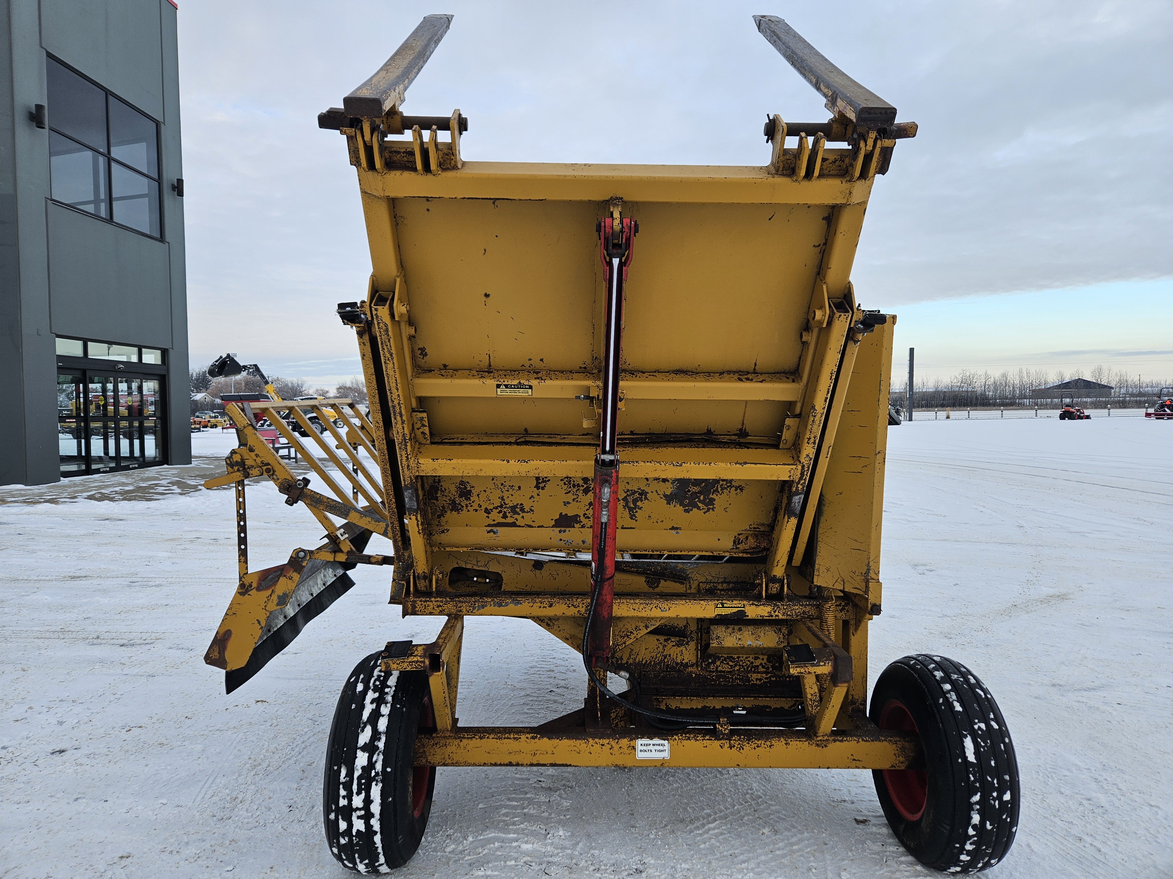 Haybuster 256+2 Bale Processor