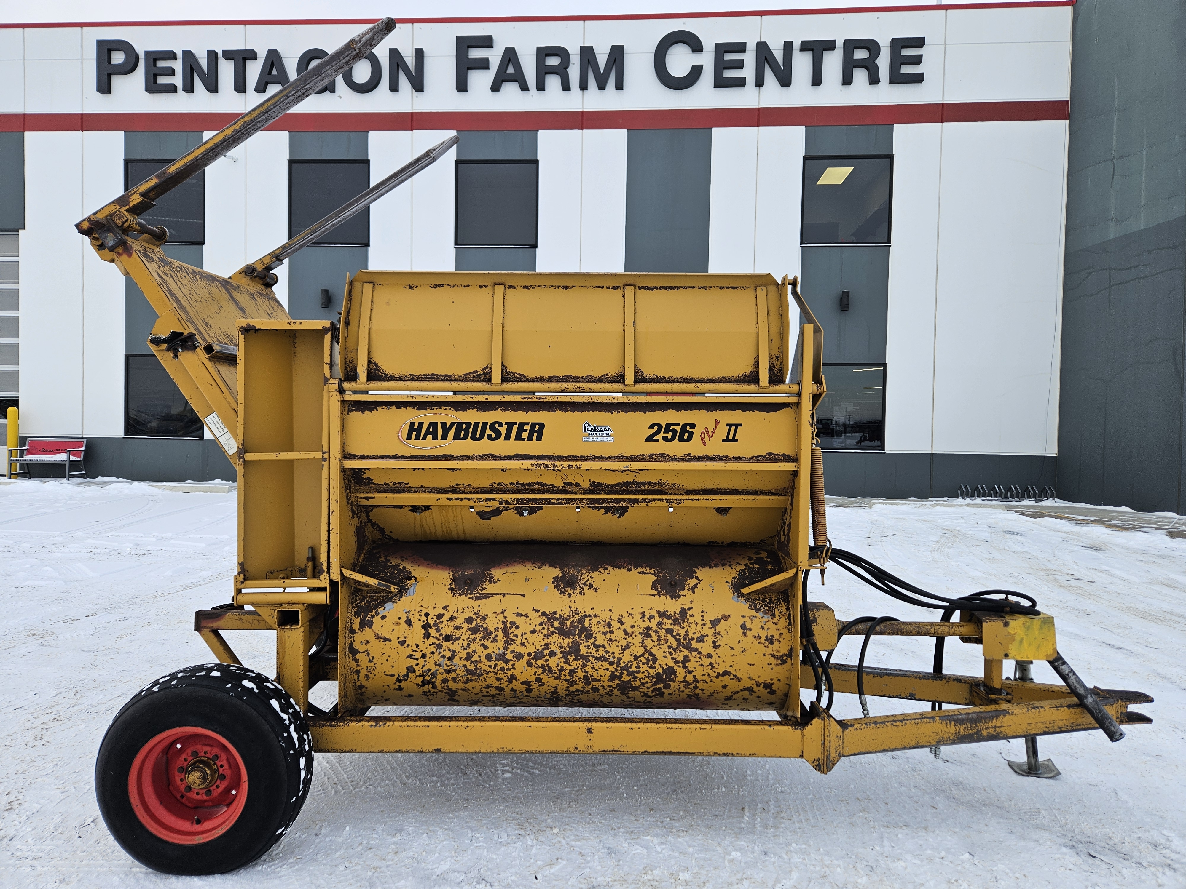 Haybuster 256+2 Bale Processor