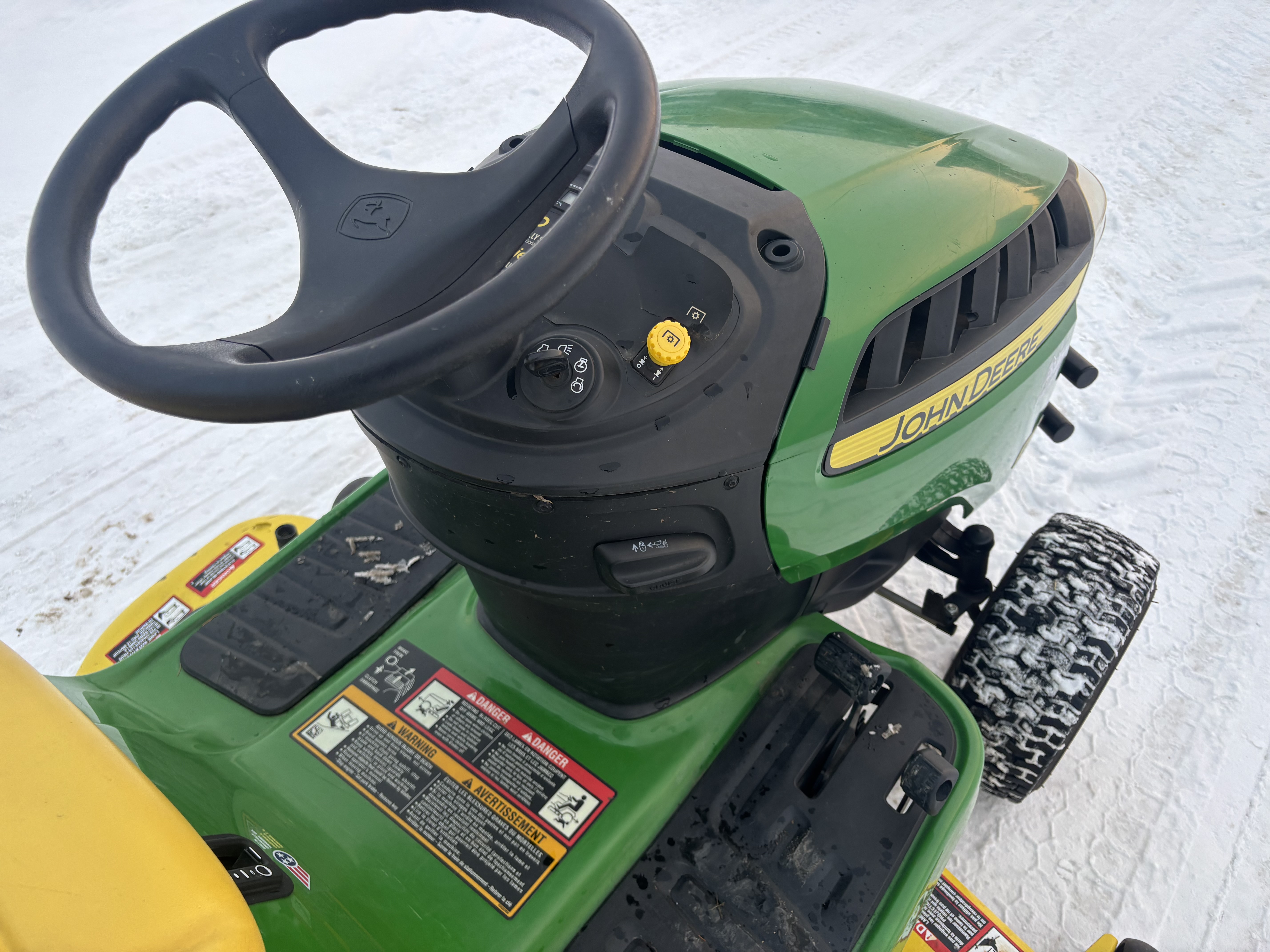 John Deere E180 Lawn Tractor