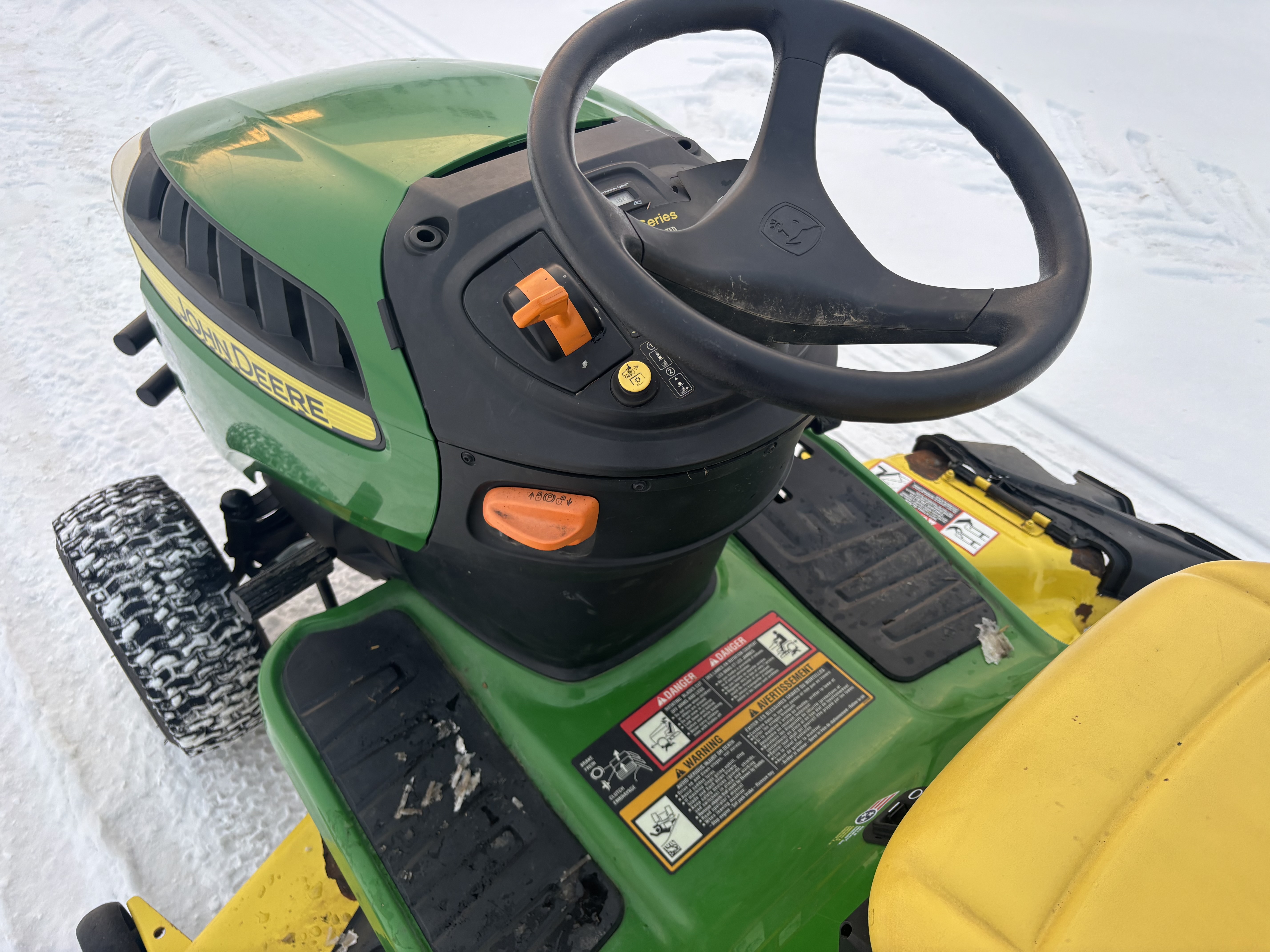 John Deere E180 Lawn Tractor