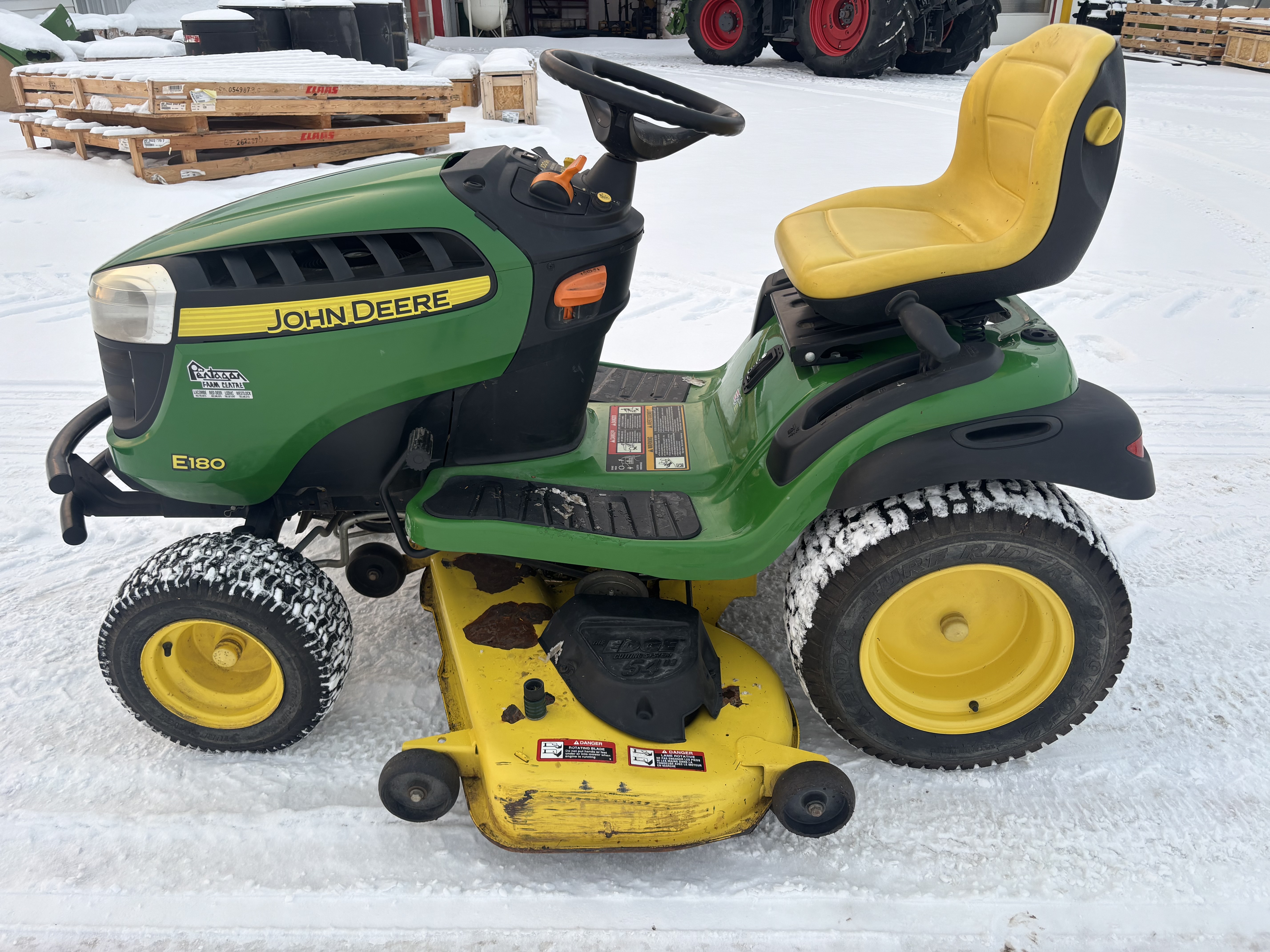 John Deere E180 Lawn Tractor