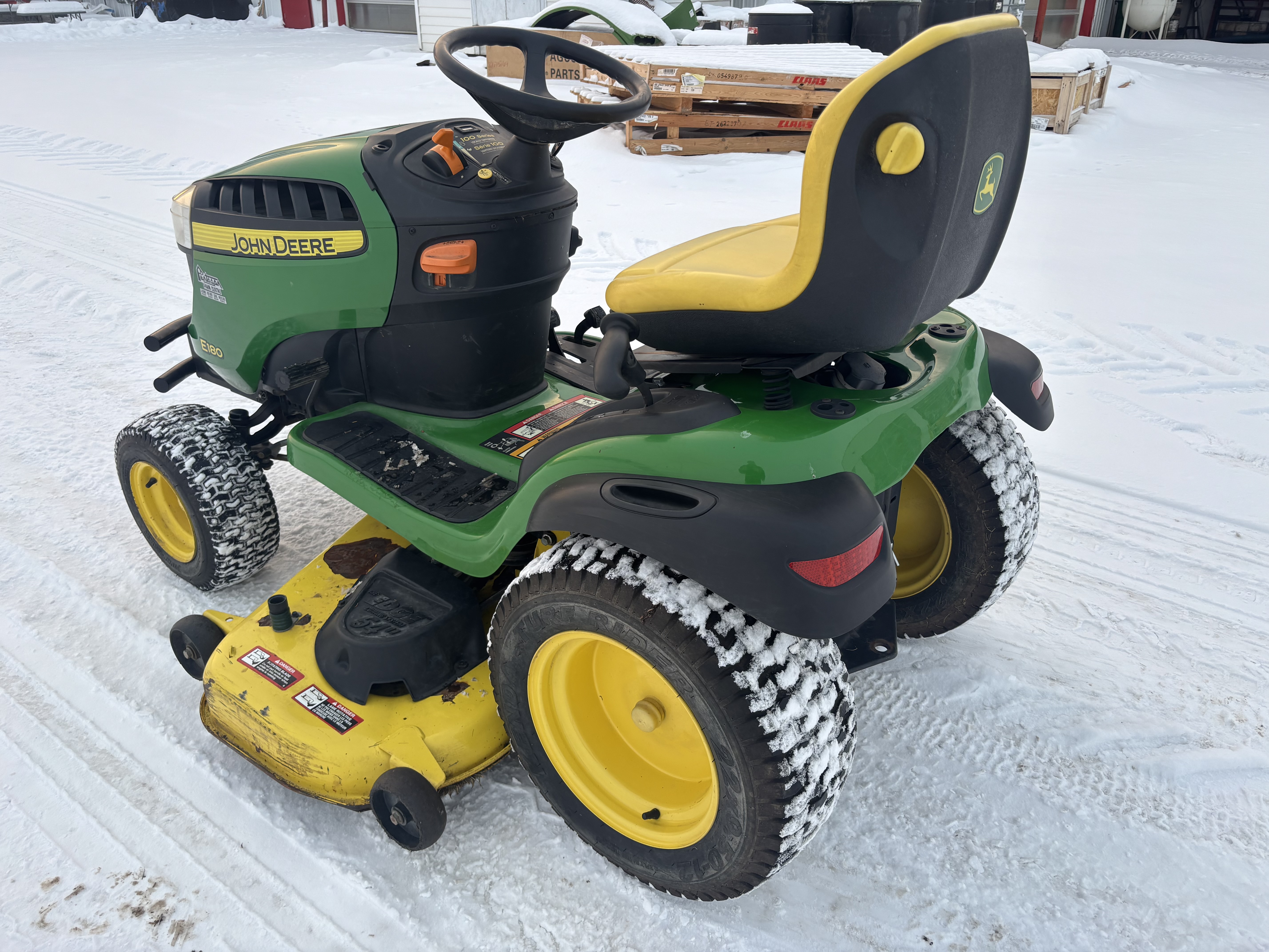 John Deere E180 Lawn Tractor