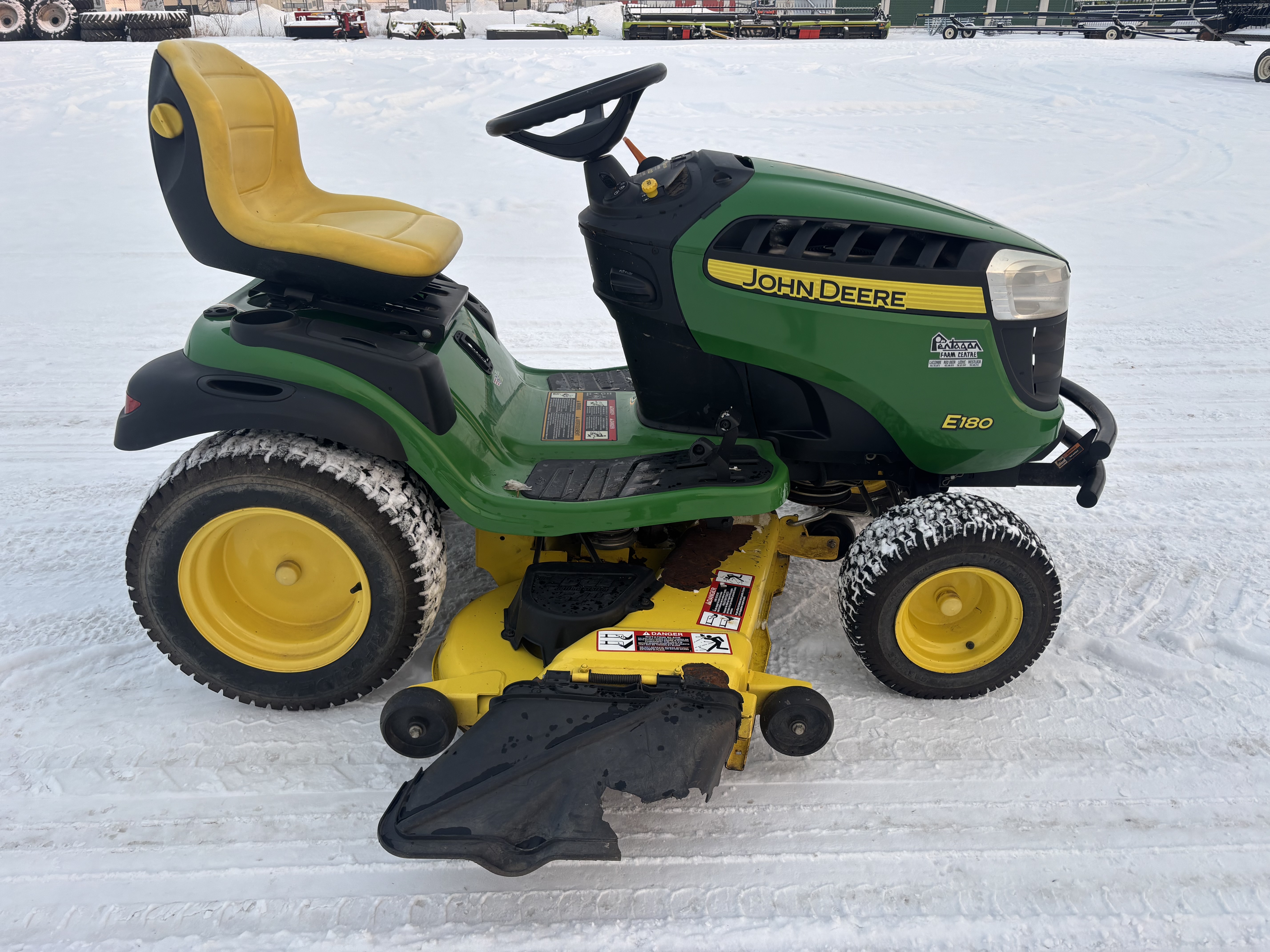 John Deere E180 Lawn Tractor