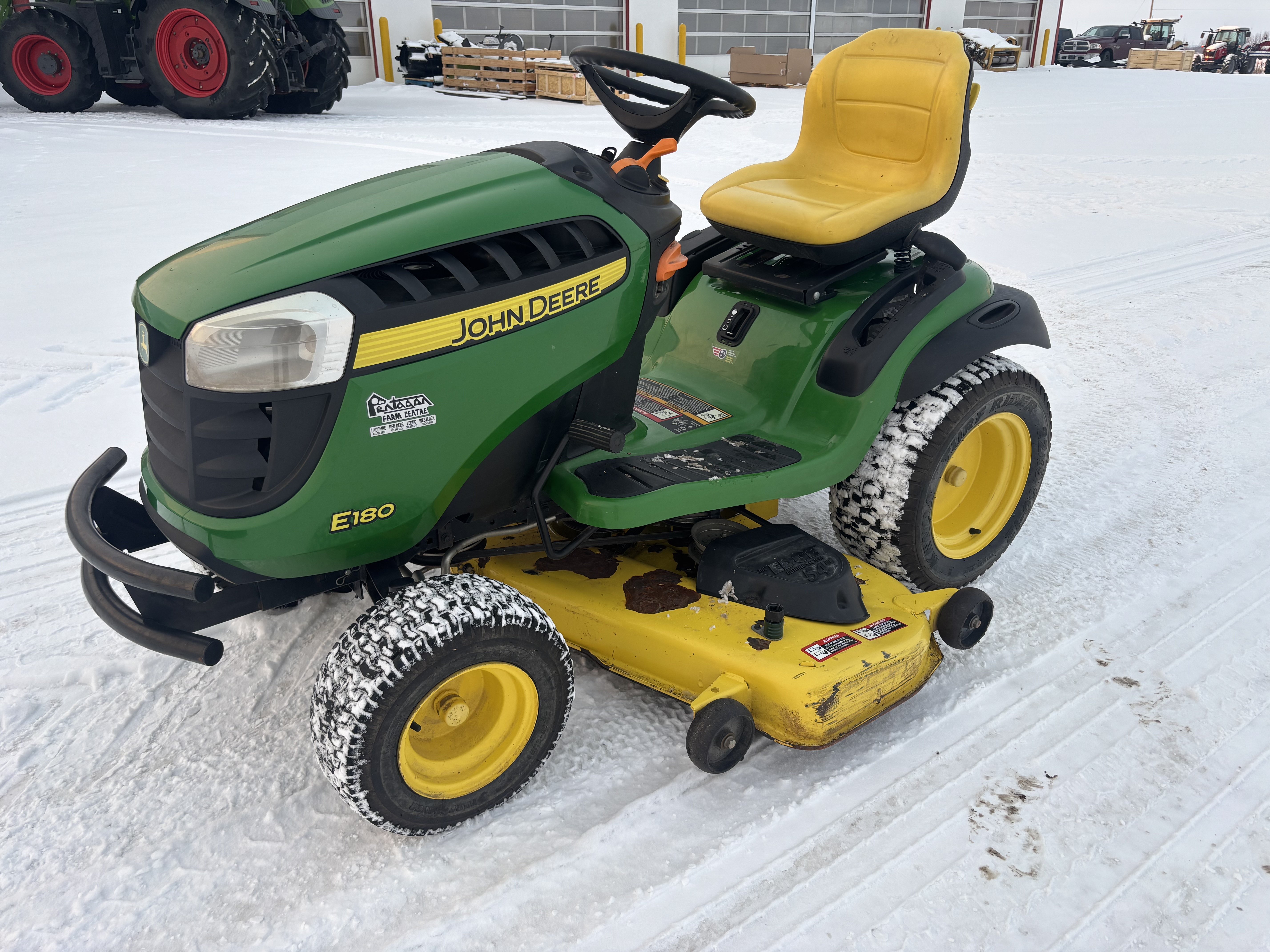 John Deere E180 Lawn Tractor