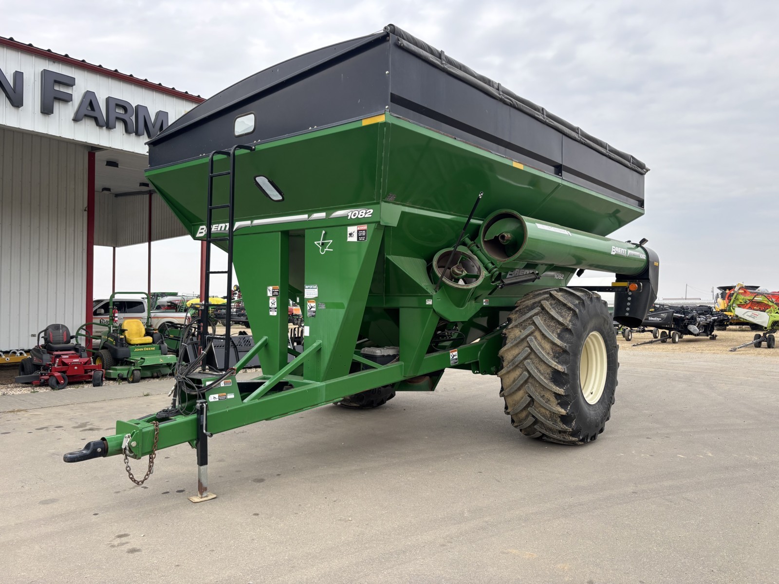 2015 Brent 1082 Grain Cart