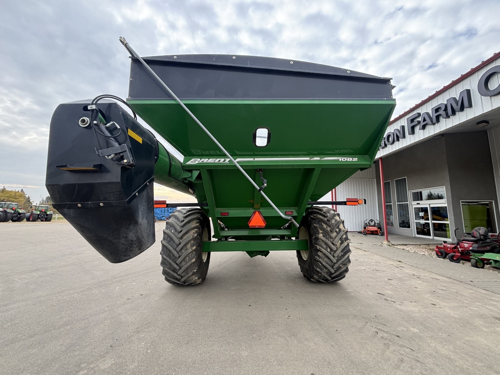 2015 Brent 1082 Grain Cart