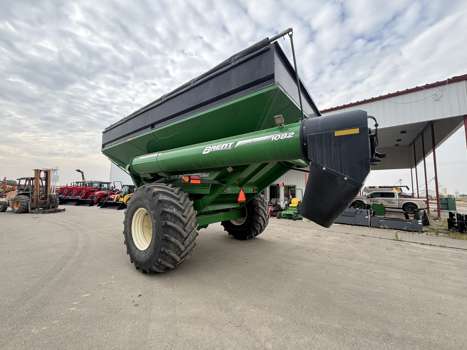 2015 Brent 1082 Grain Cart