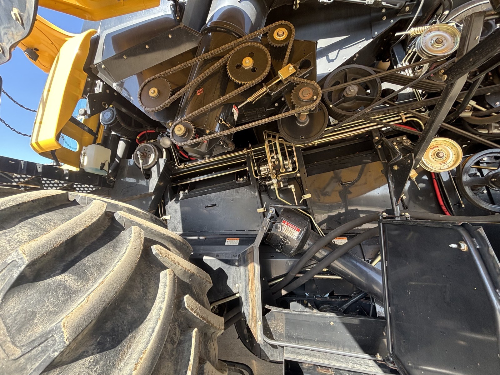 2009 New Holland CR9080 Combine