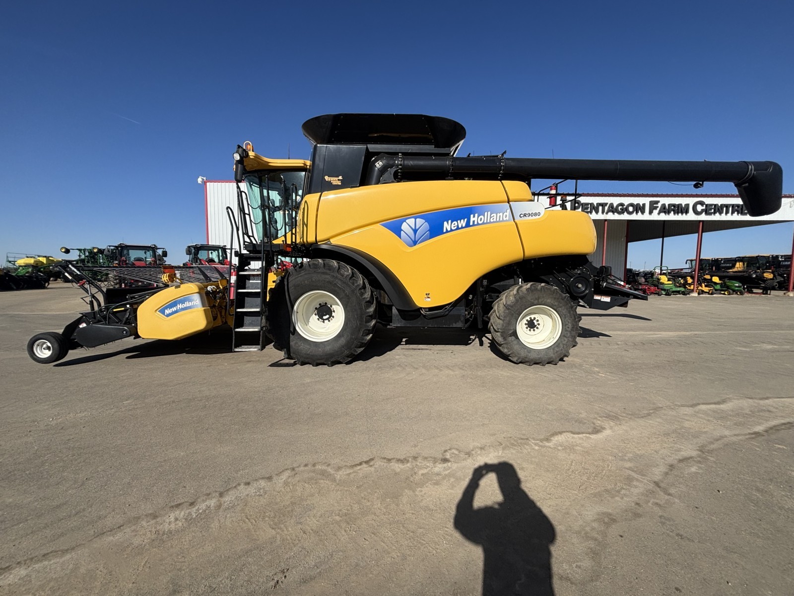 2009 New Holland CR9080 Combine