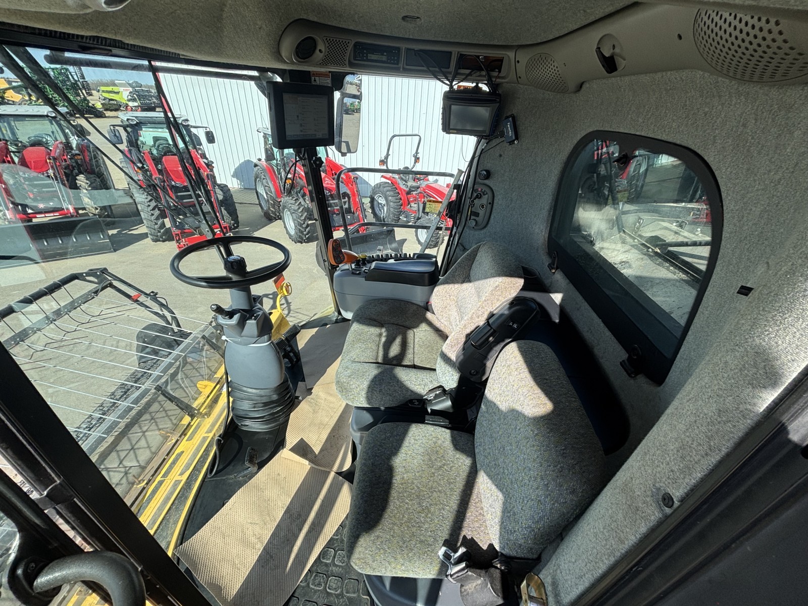 2009 New Holland CR9080 Combine