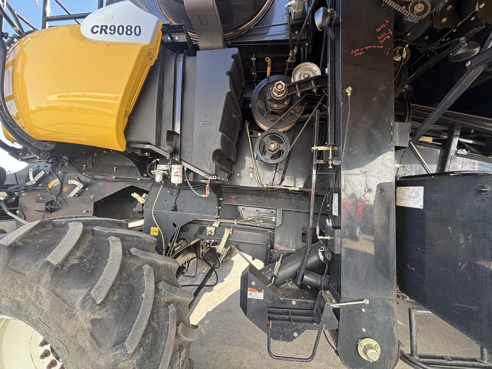 2009 New Holland CR9080 Combine