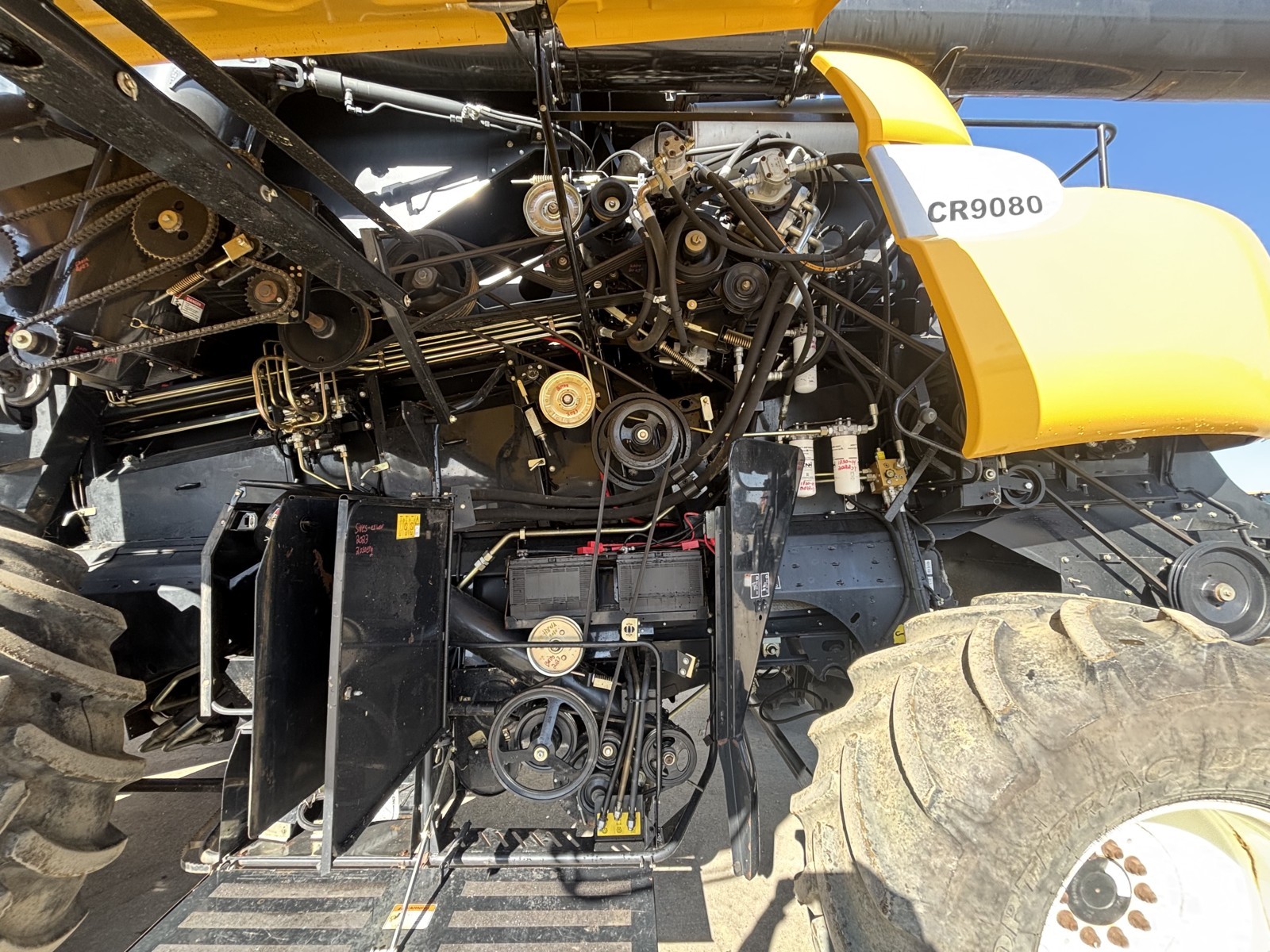 2009 New Holland CR9080 Combine