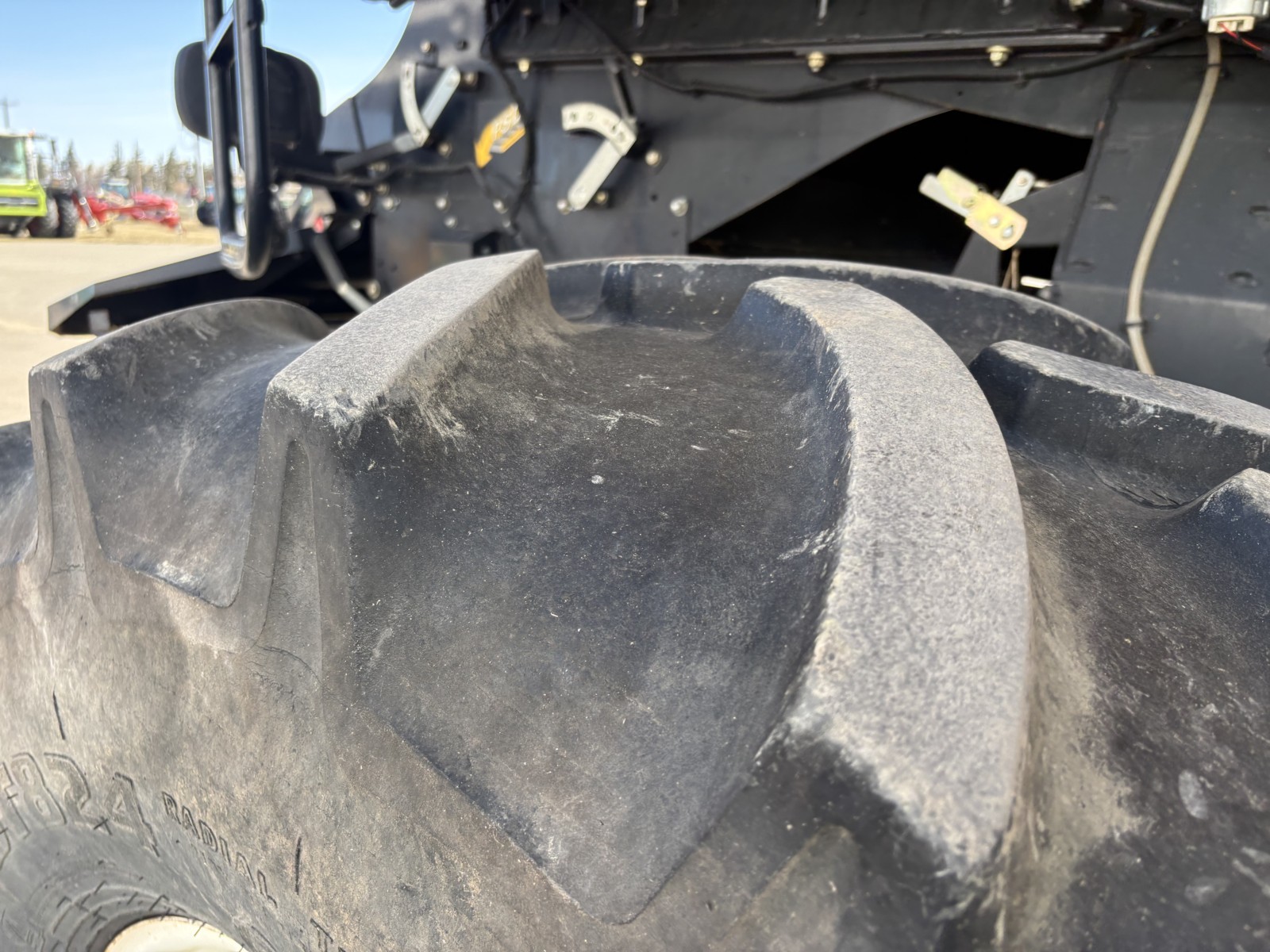 2009 New Holland CR9080 Combine