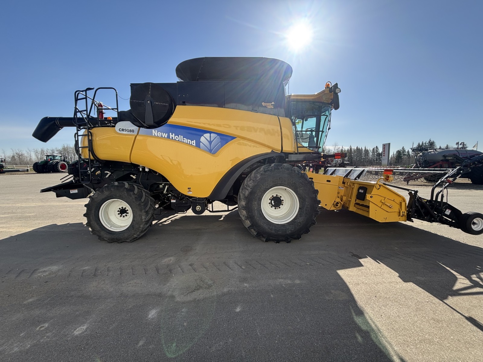 2009 New Holland CR9080 Combine