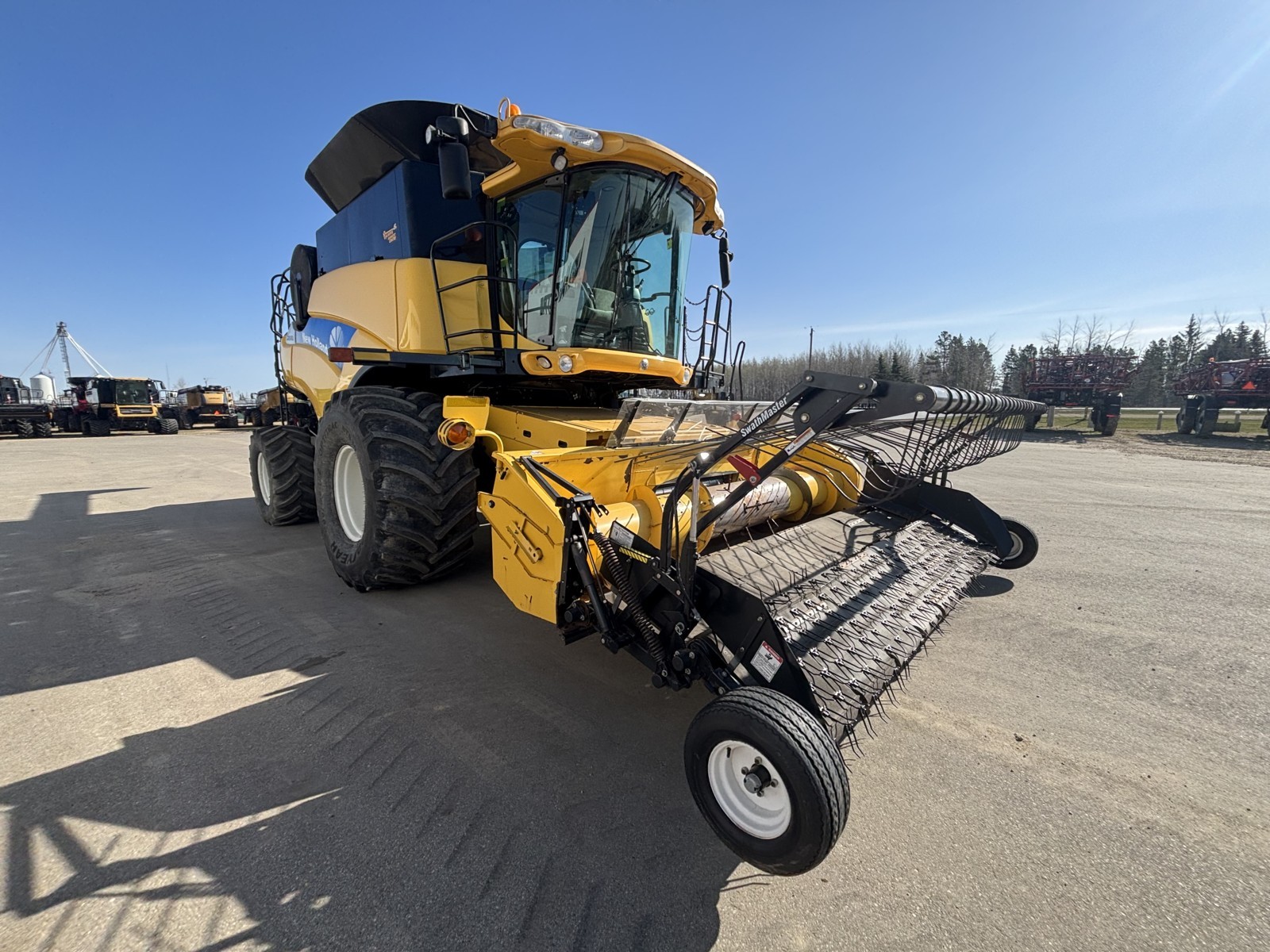 2009 New Holland CR9080 Combine