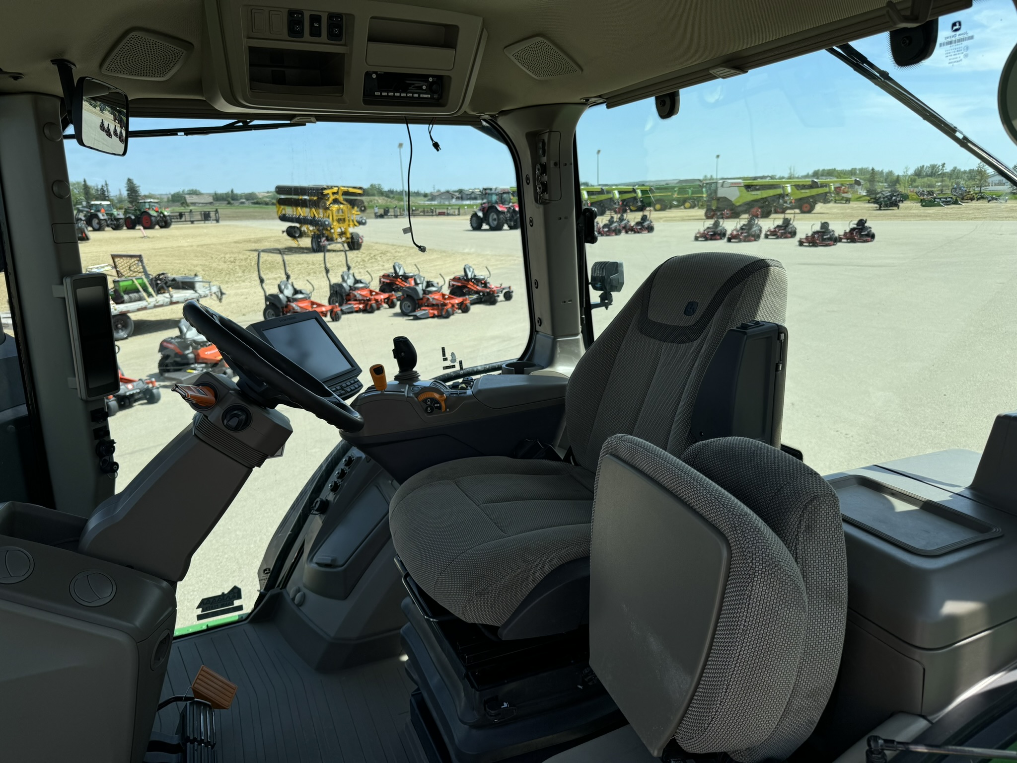 2023 John Deere 7R 230 Tractor