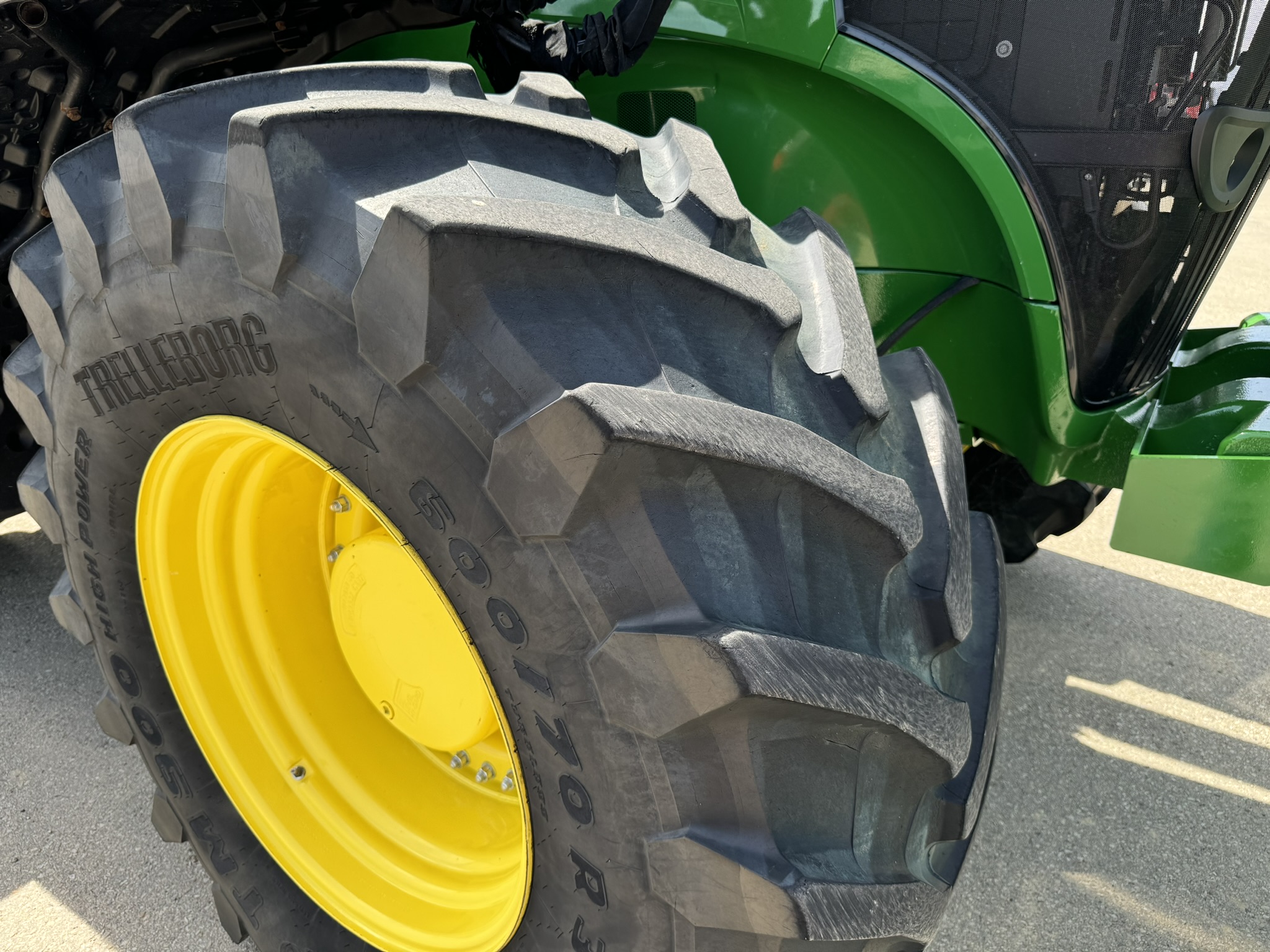 2023 John Deere 7R 230 Tractor