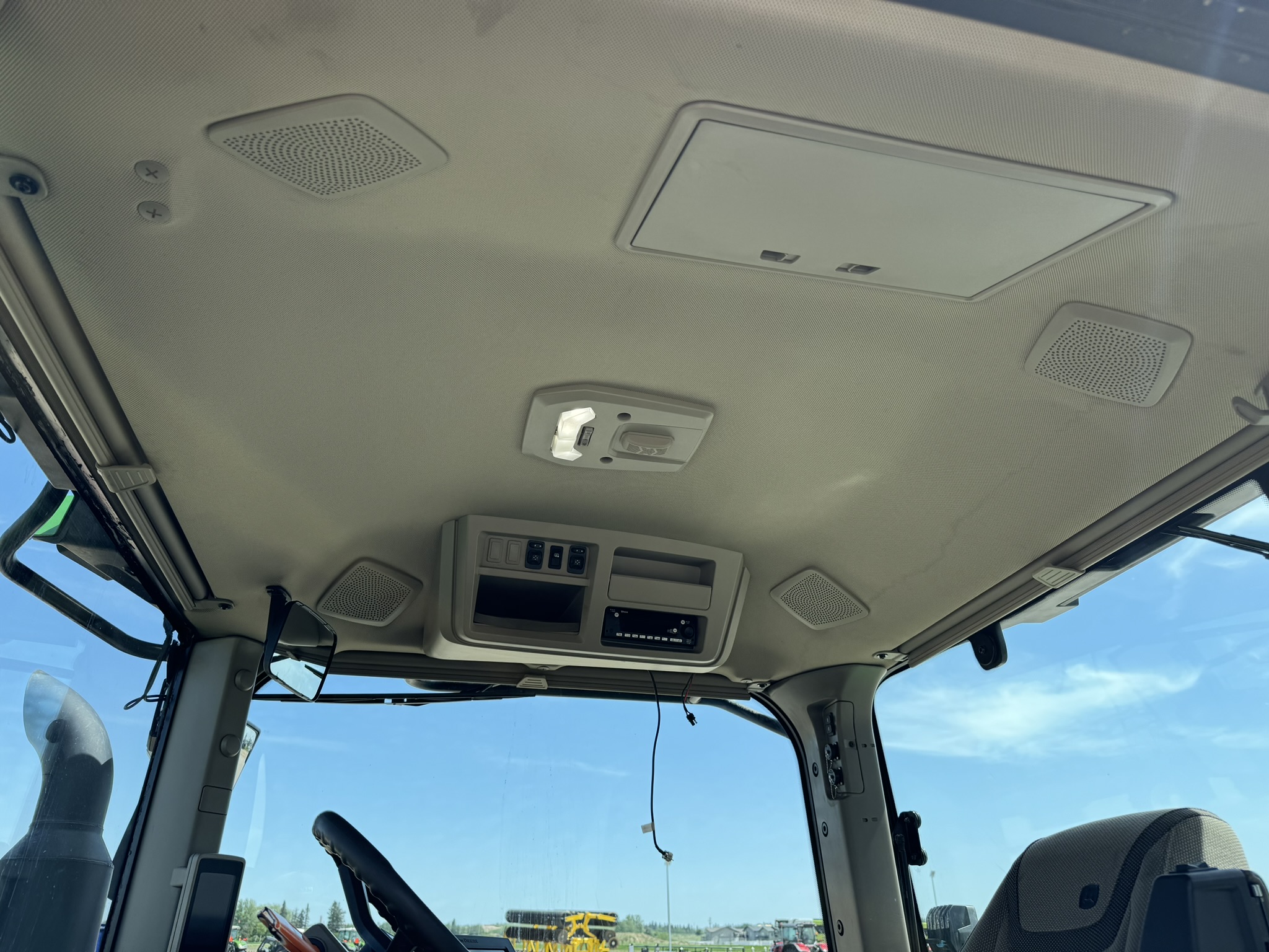 2023 John Deere 7R 230 Tractor