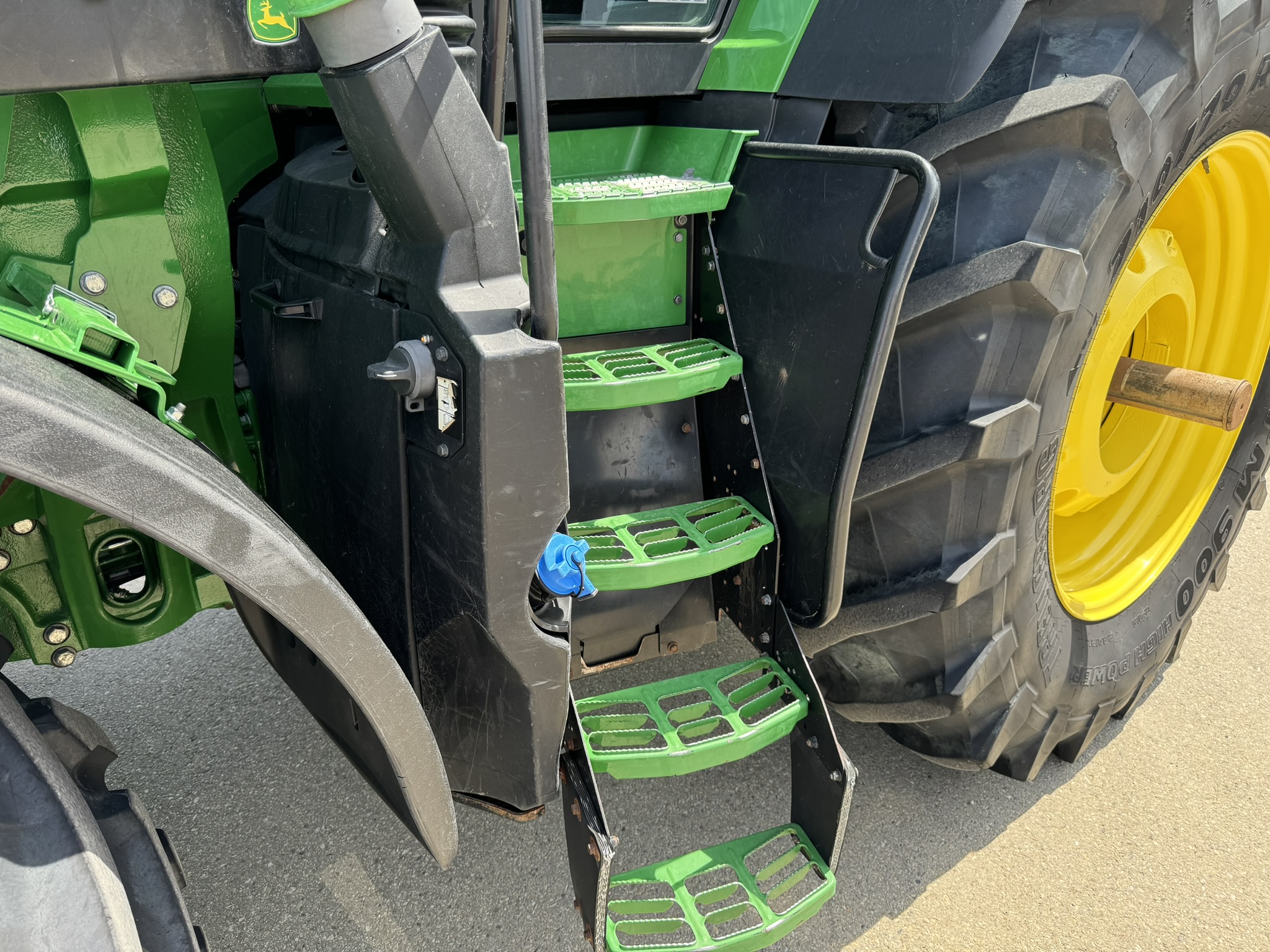 2023 John Deere 7R 230 Tractor