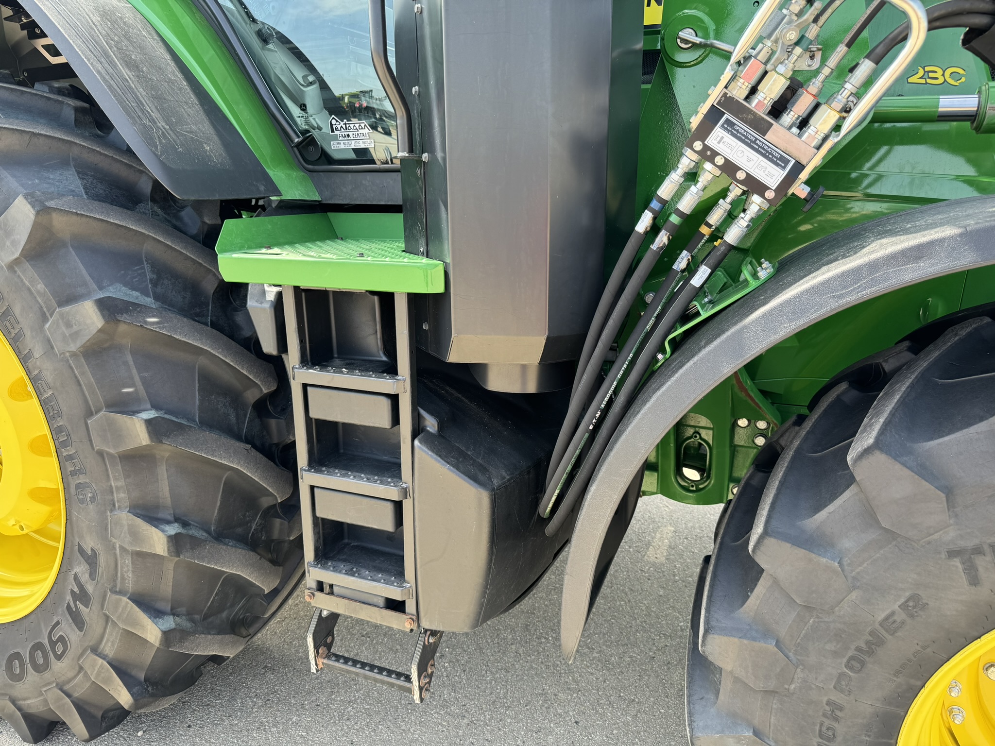 2023 John Deere 7R 230 Tractor