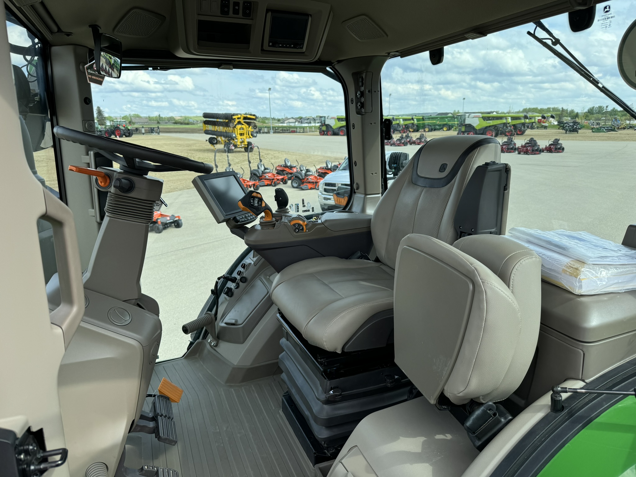 2023 John Deere 7R 310 Tractor