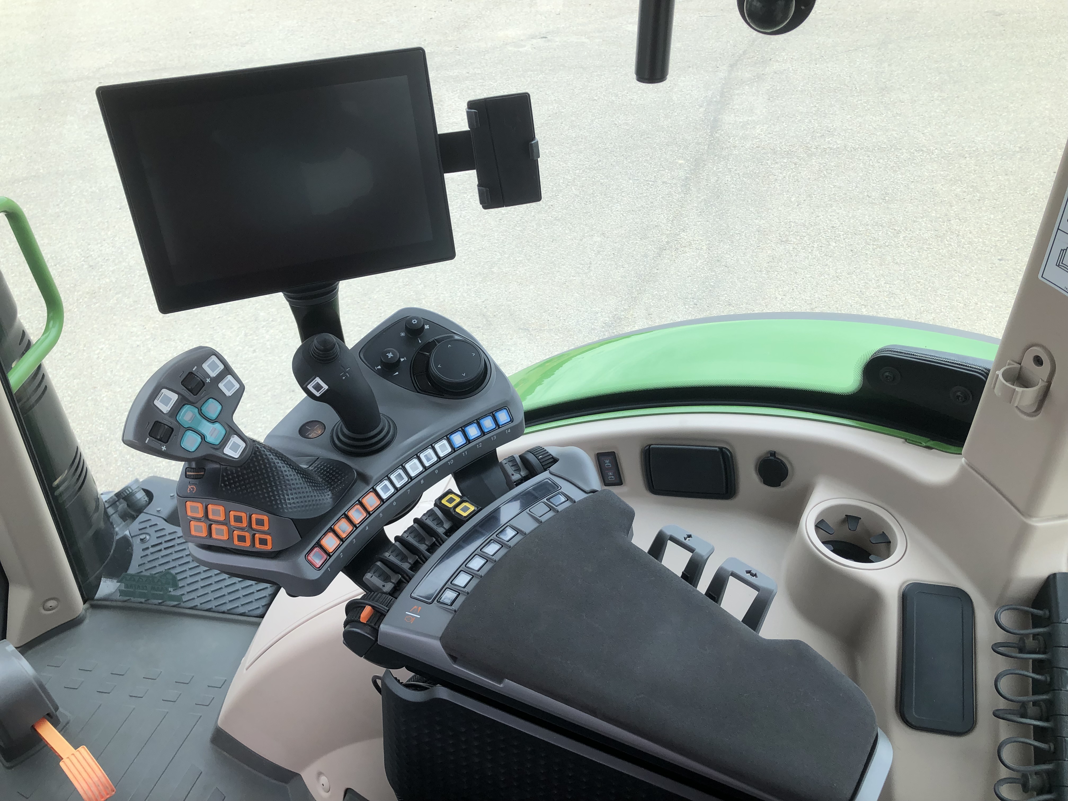 2023 Fendt 718 Gen6 Tractor