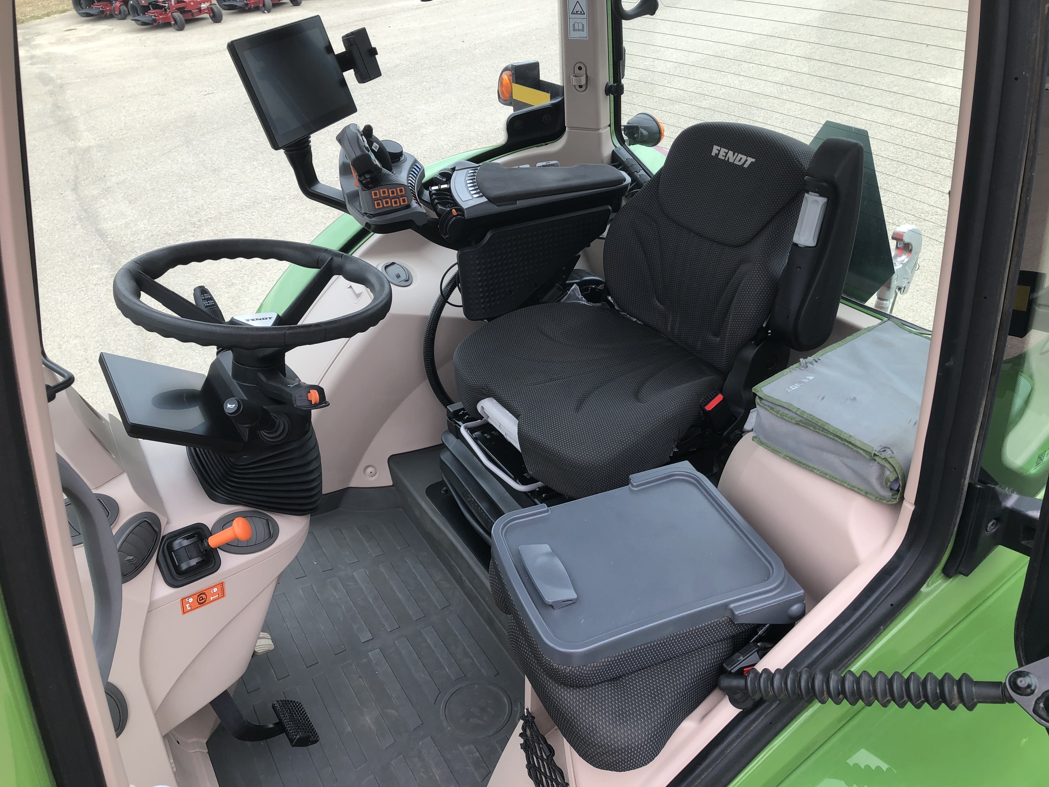 2023 Fendt 718 Gen6 Tractor