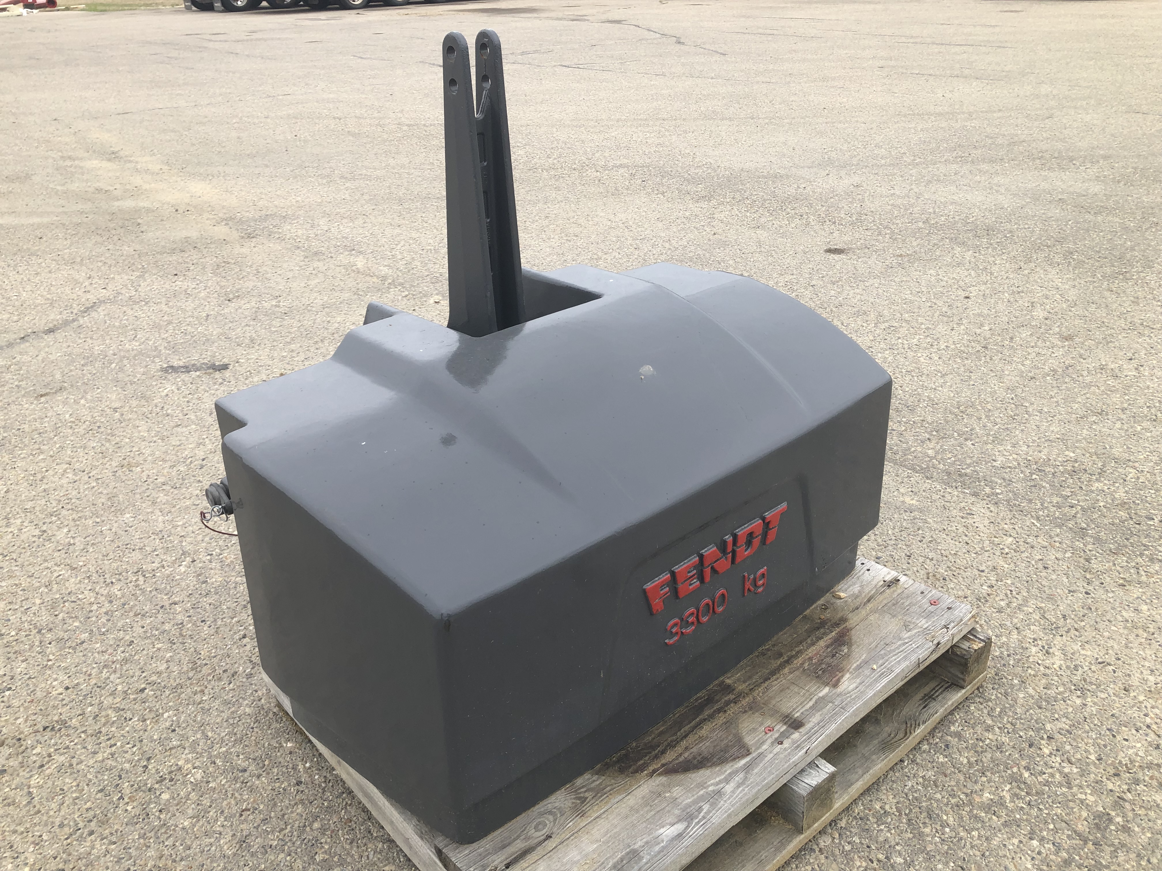 2018 Fendt 3300KG Weights