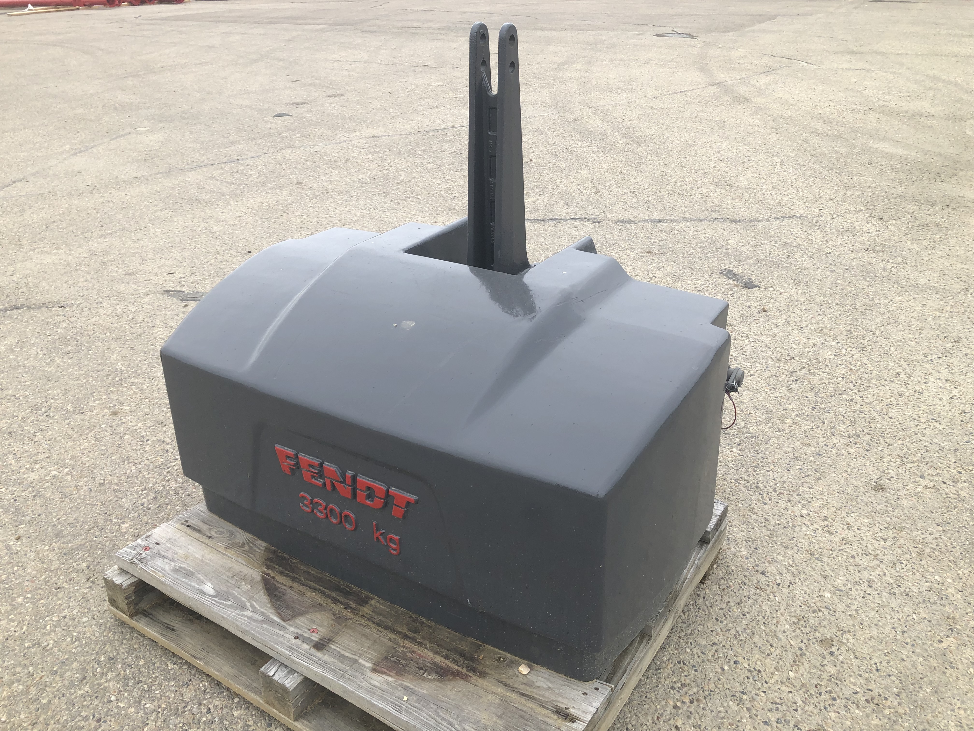 2018 Fendt 3300KG Weights
