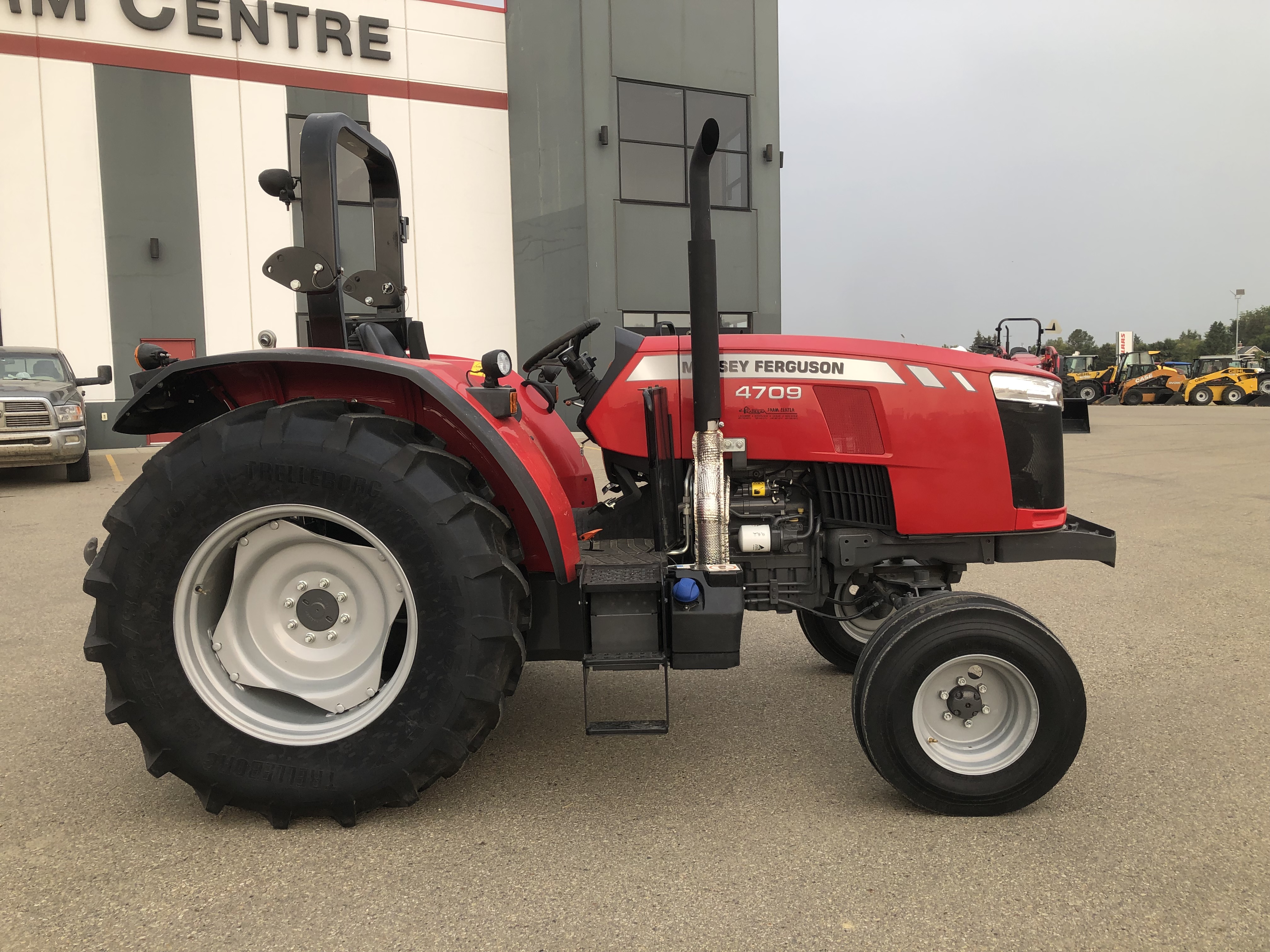 2015 Massey Ferguson 4709 Tractor