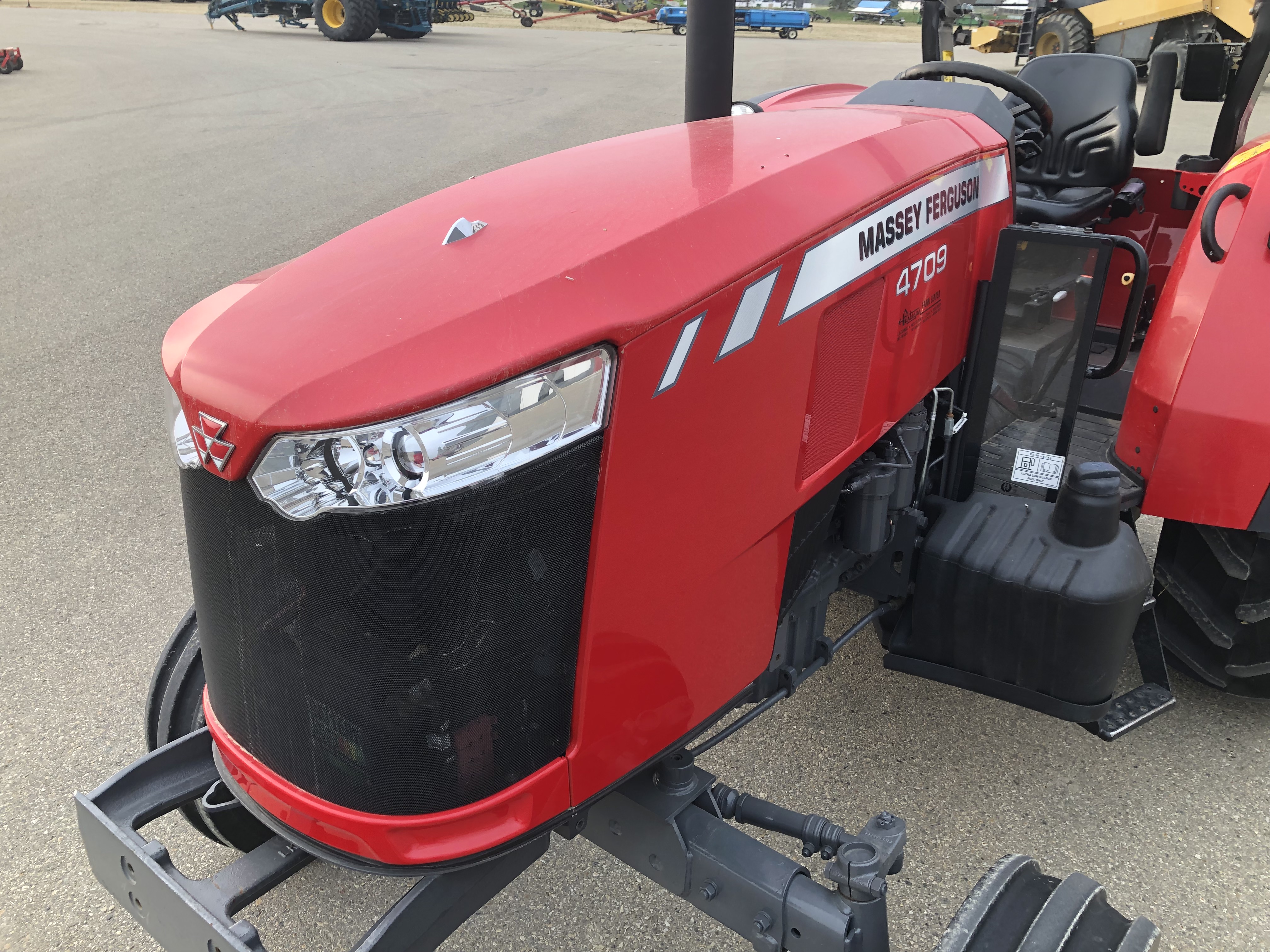 2015 Massey Ferguson 4709 Tractor