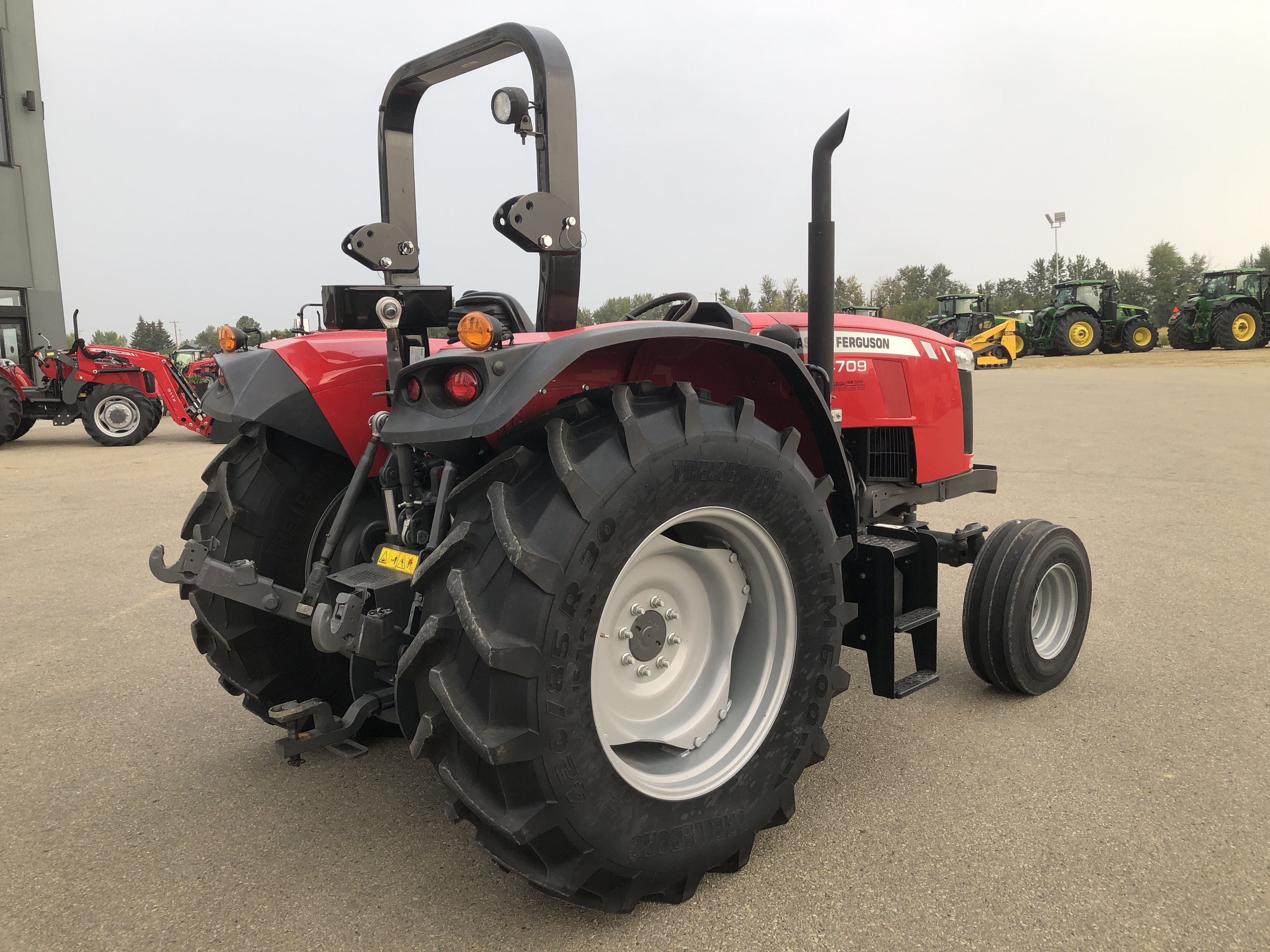 2015 Massey Ferguson 4709 Tractor