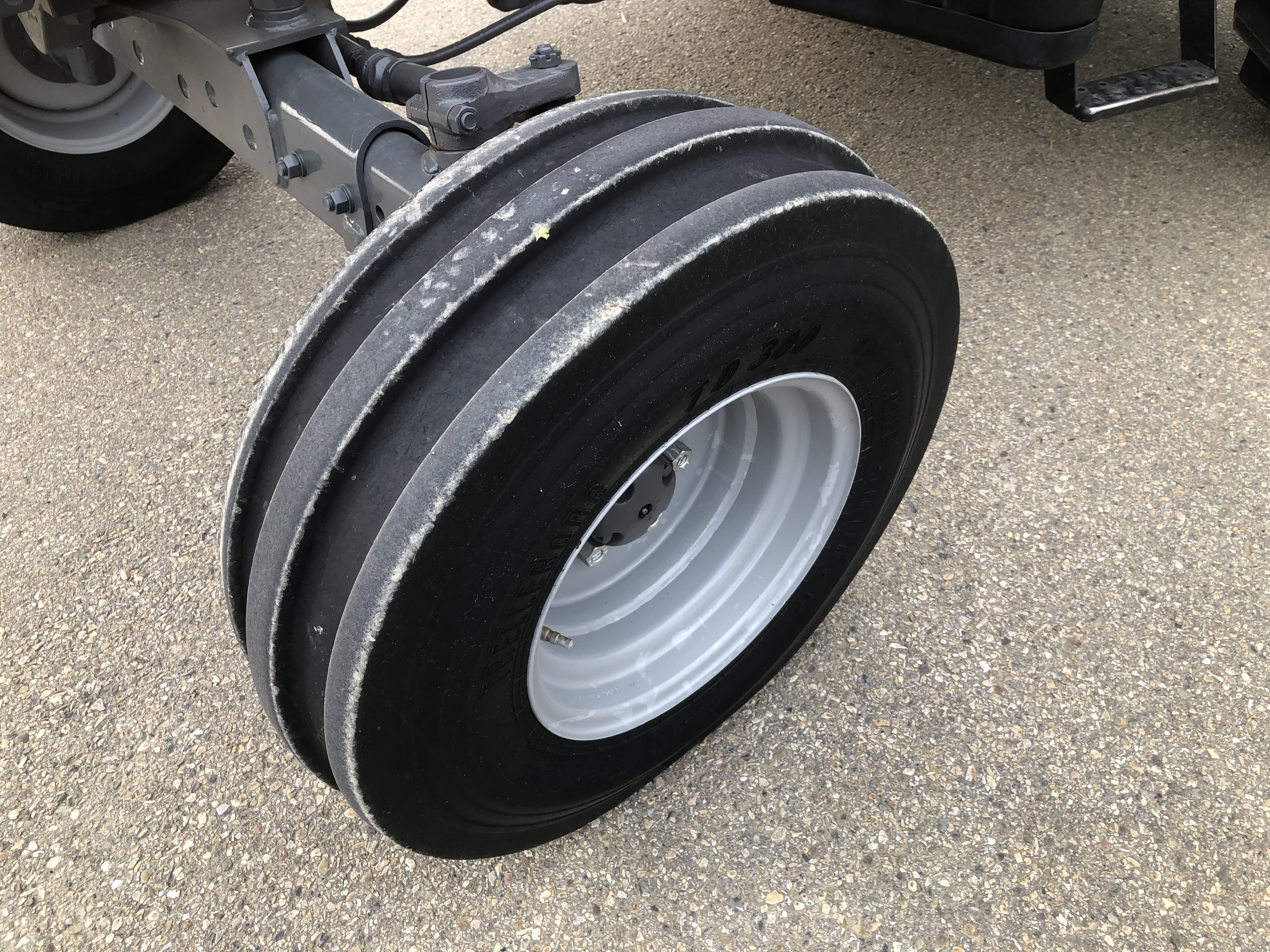 2015 Massey Ferguson 4709 Tractor