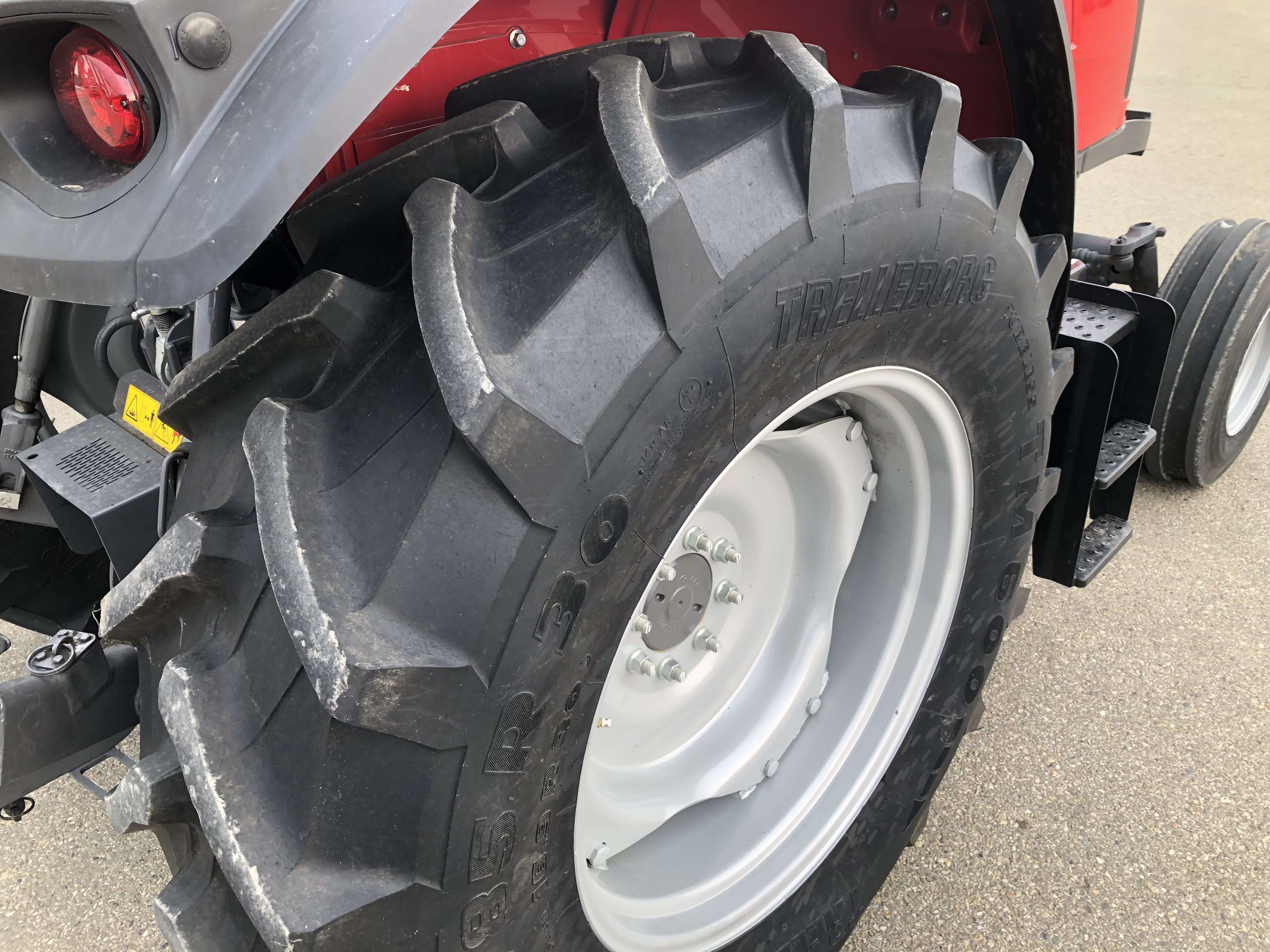 2015 Massey Ferguson 4709 Tractor