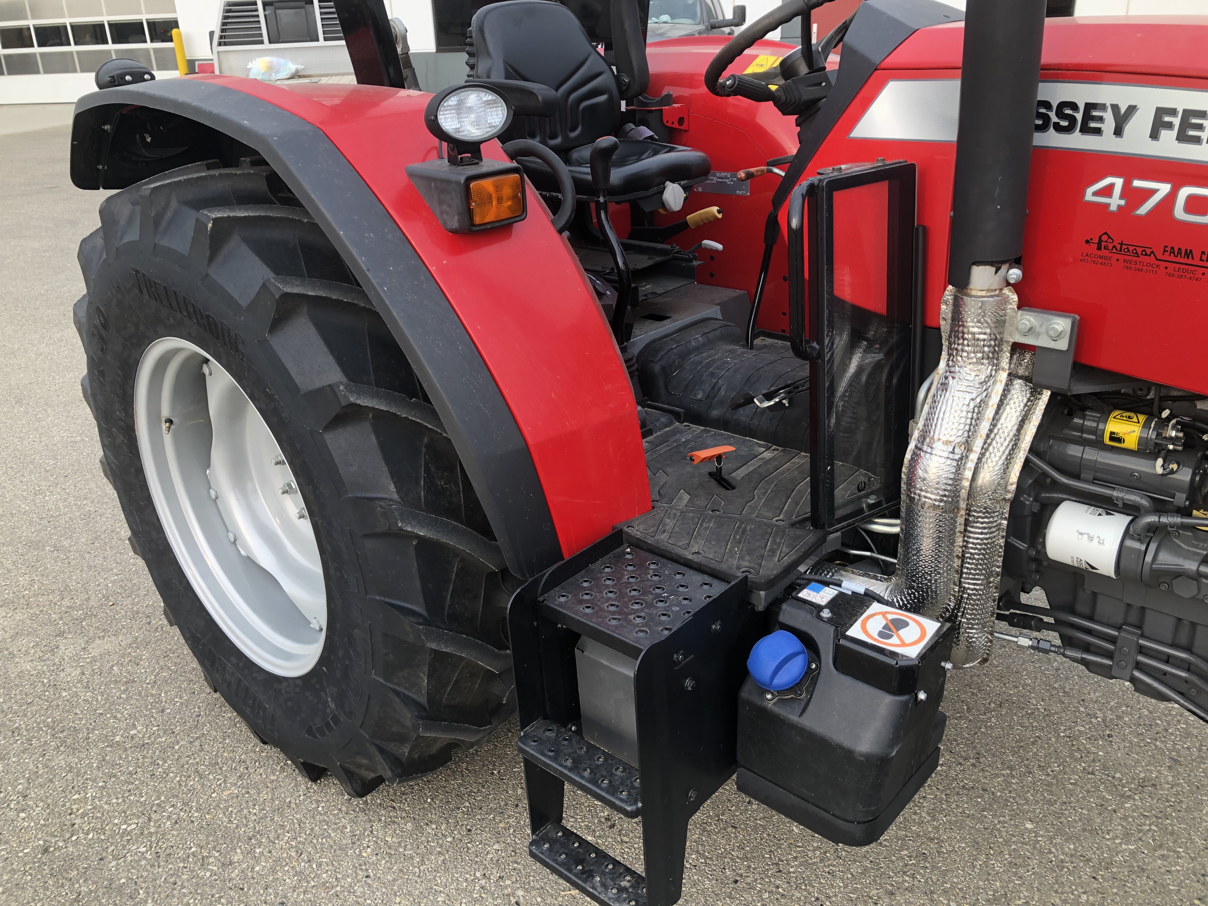 2015 Massey Ferguson 4709 Tractor