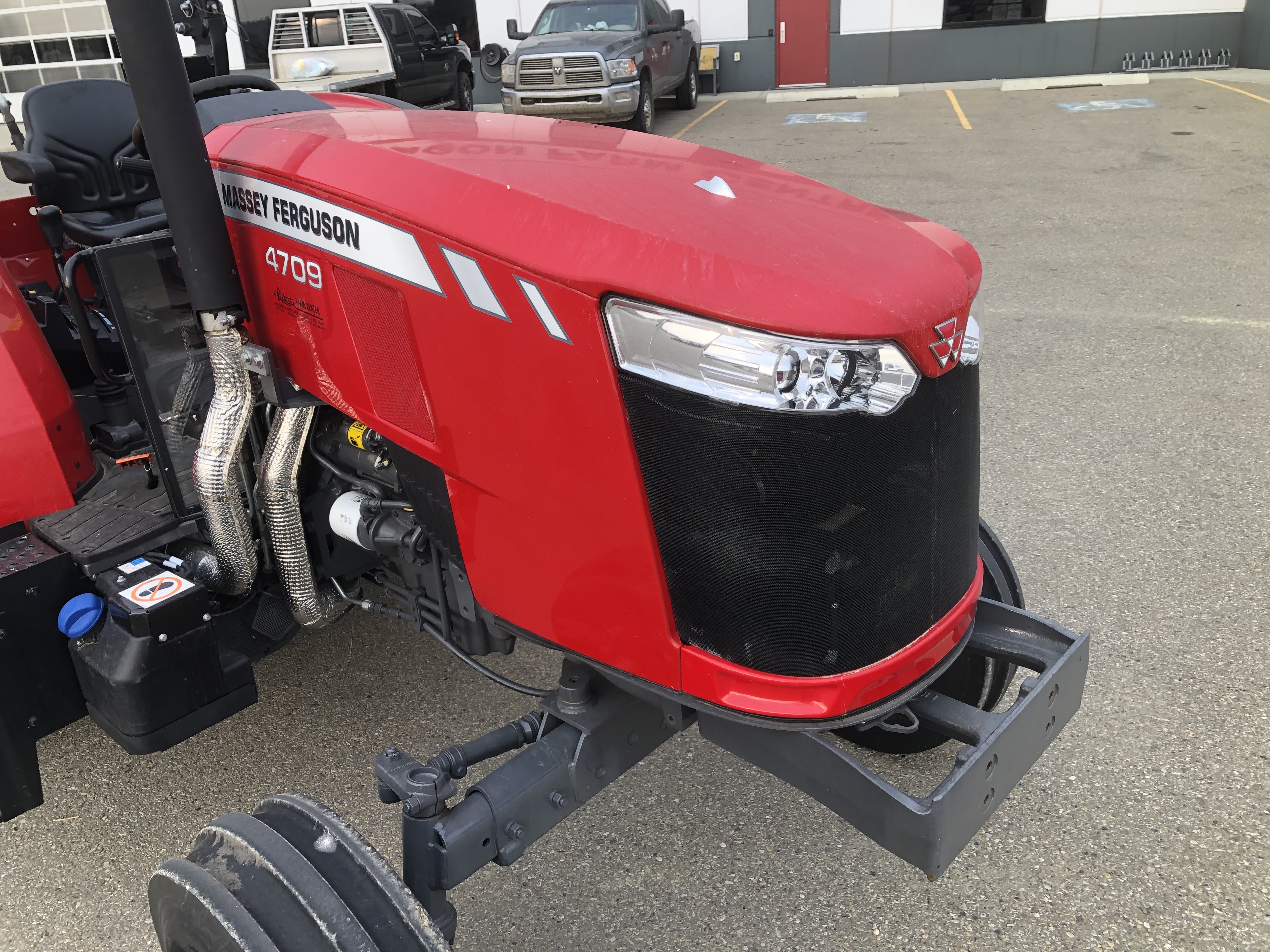 2015 Massey Ferguson 4709 Tractor