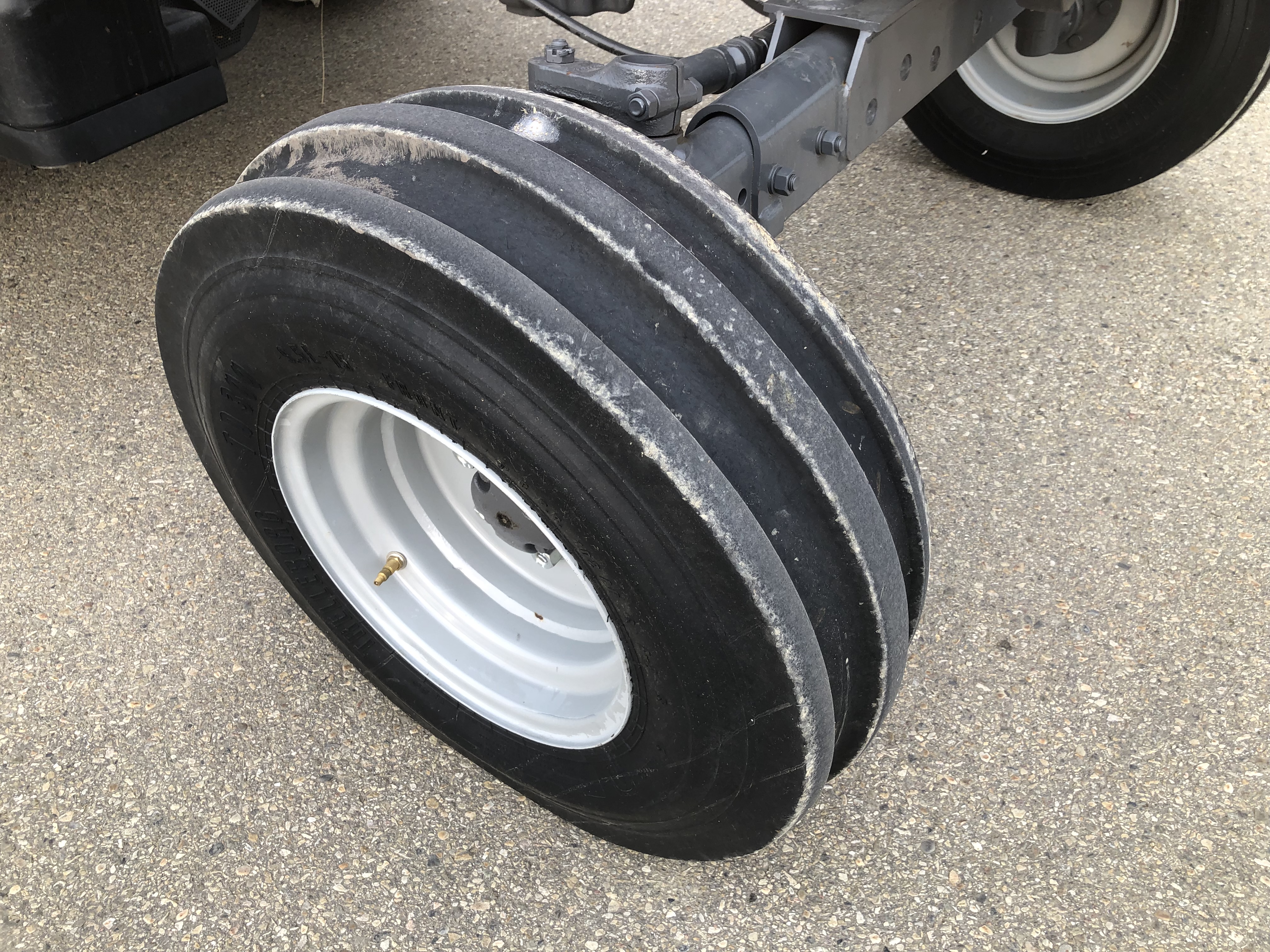 2015 Massey Ferguson 4709 Tractor