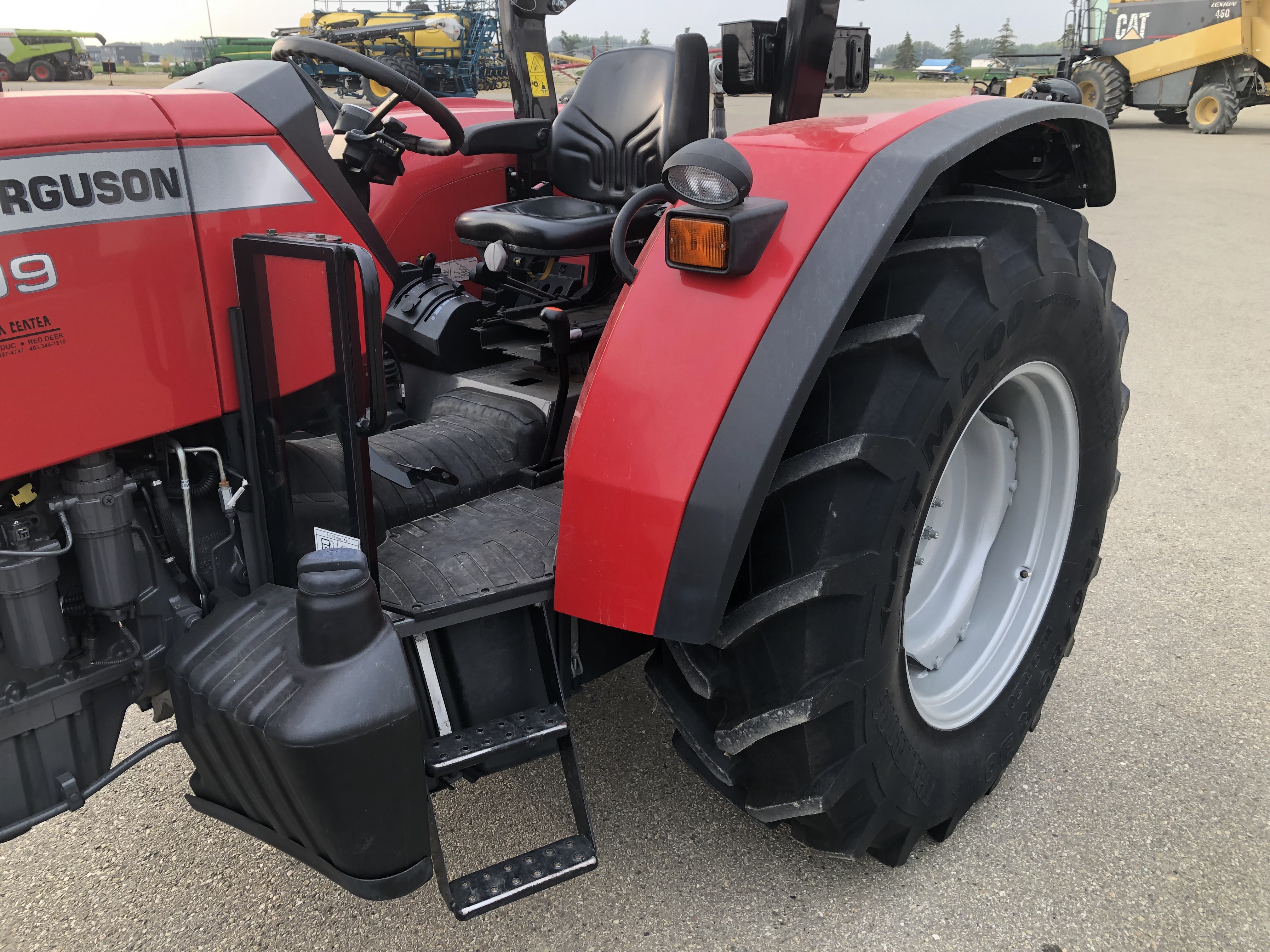 2015 Massey Ferguson 4709 Tractor