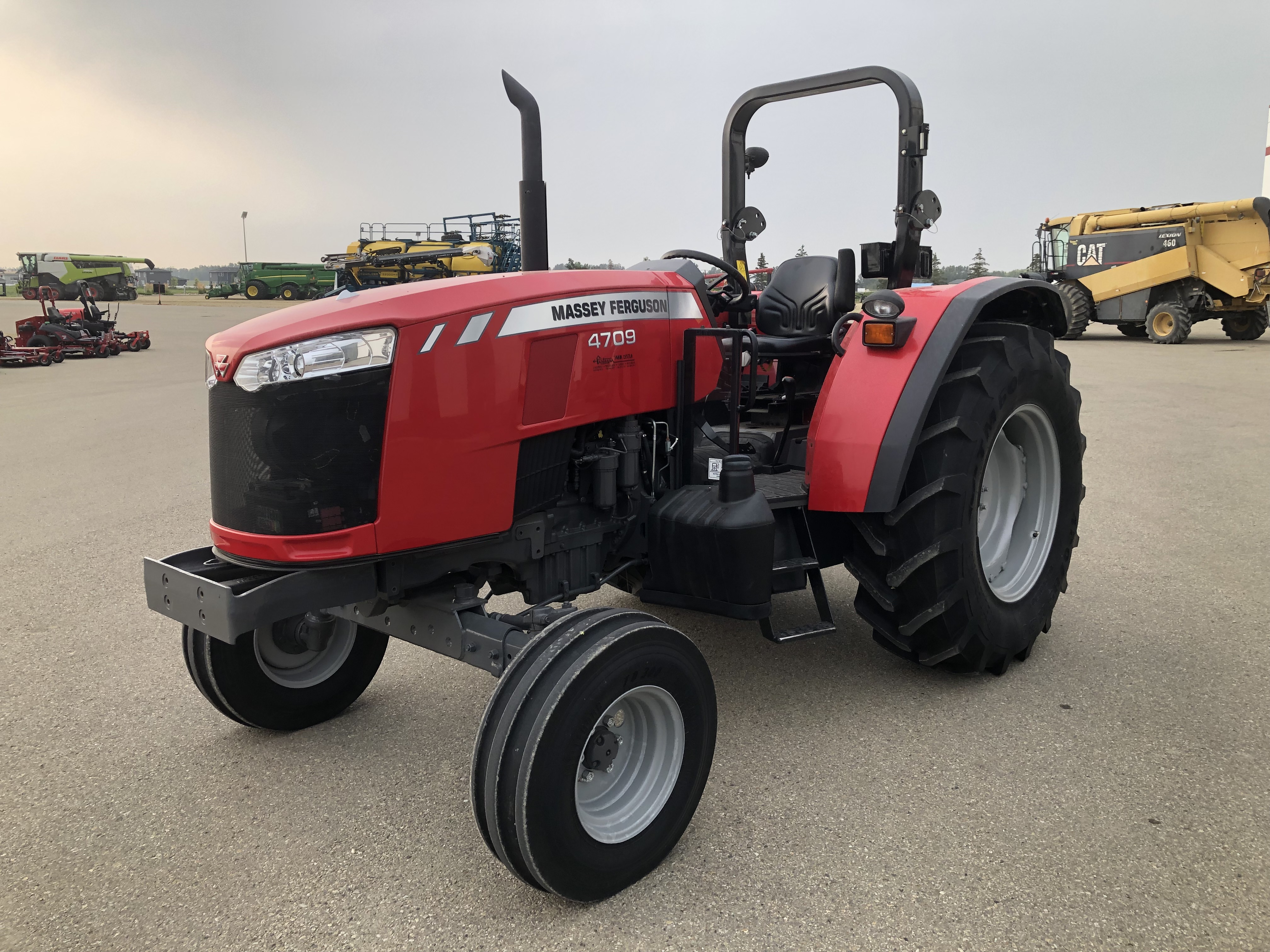 2015 Massey Ferguson 4709 Tractor