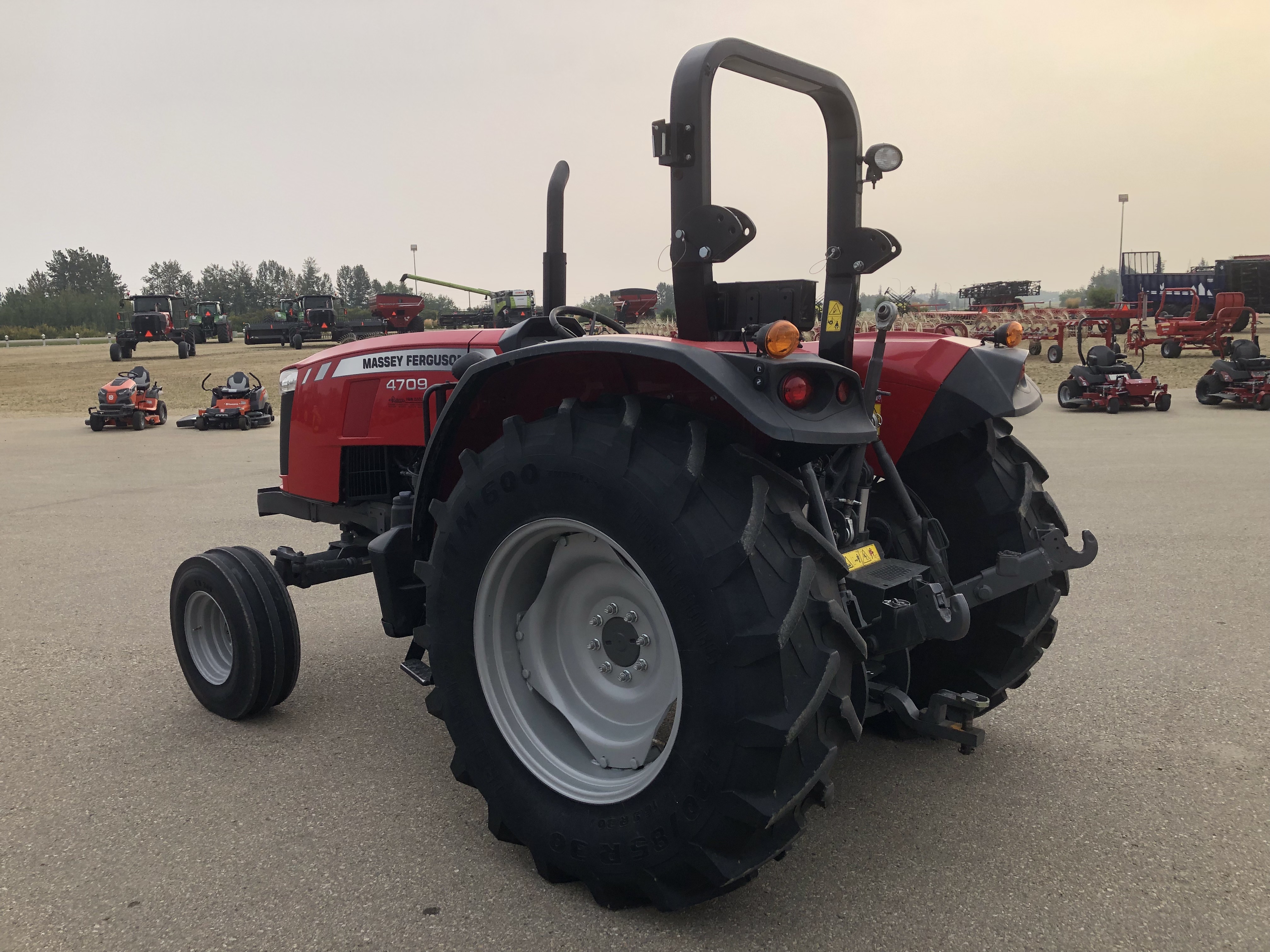 2015 Massey Ferguson 4709 Tractor