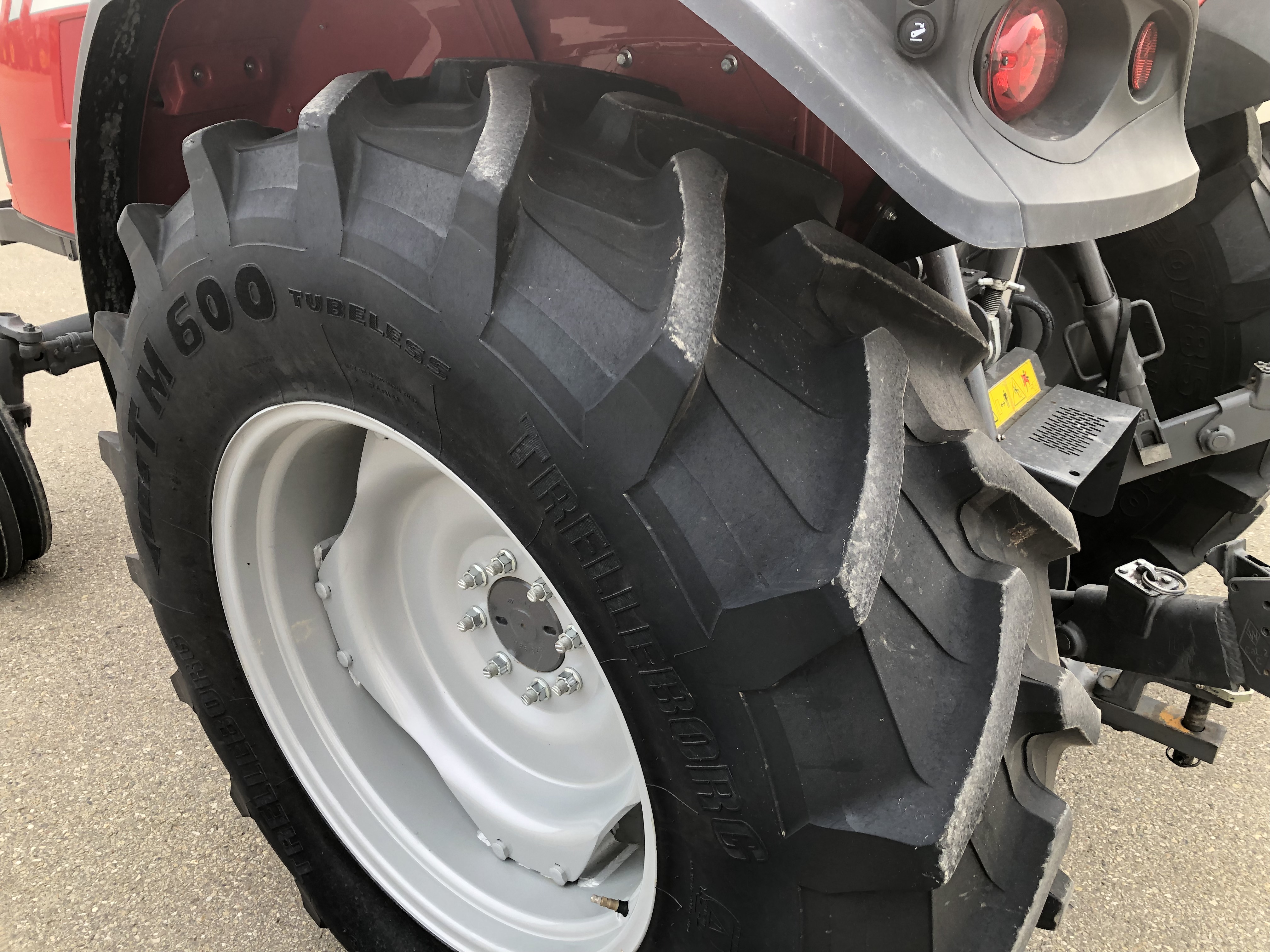 2015 Massey Ferguson 4709 Tractor