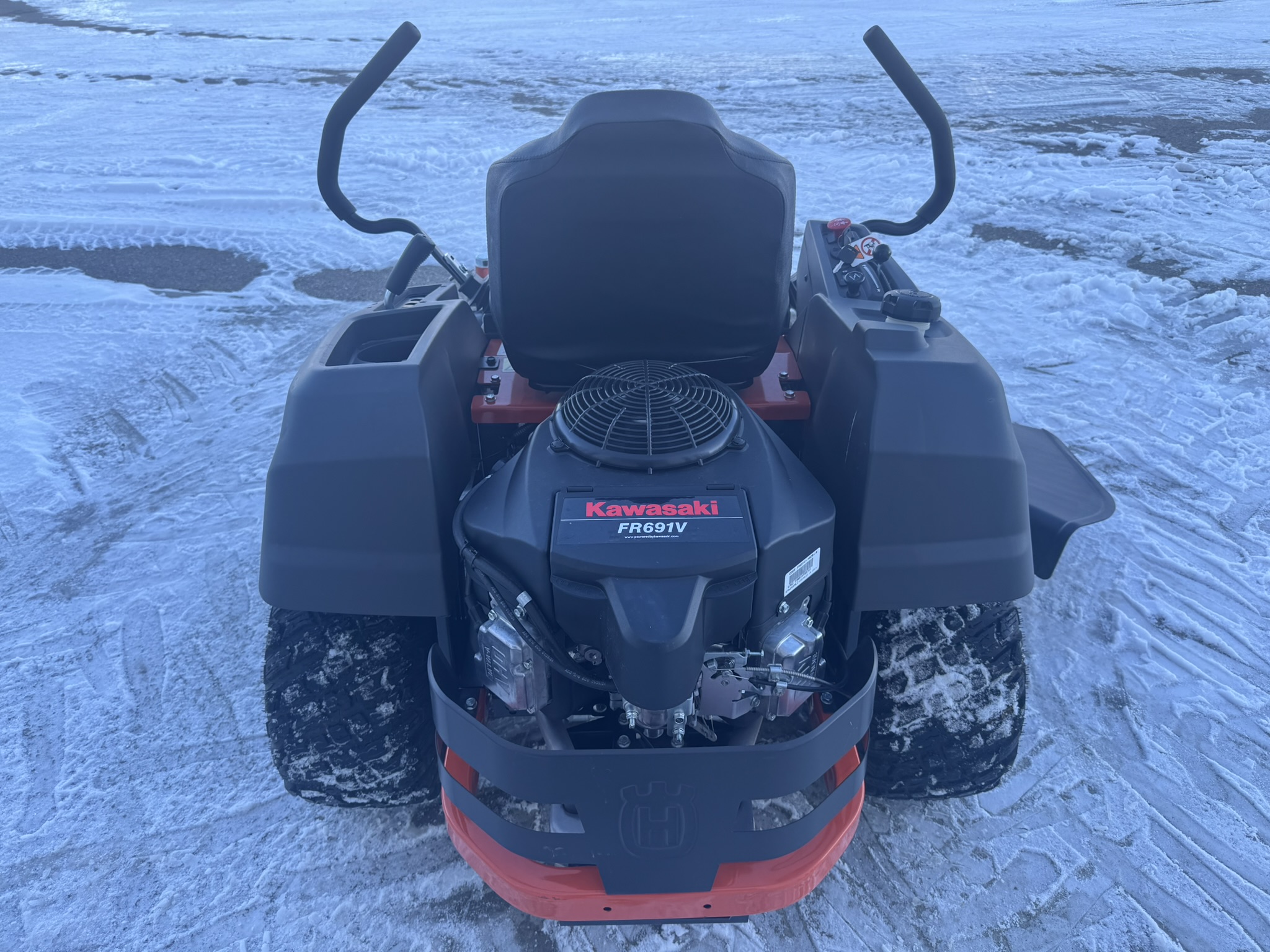 2025 Husqvarna Z254F Mower/Zero Turn
